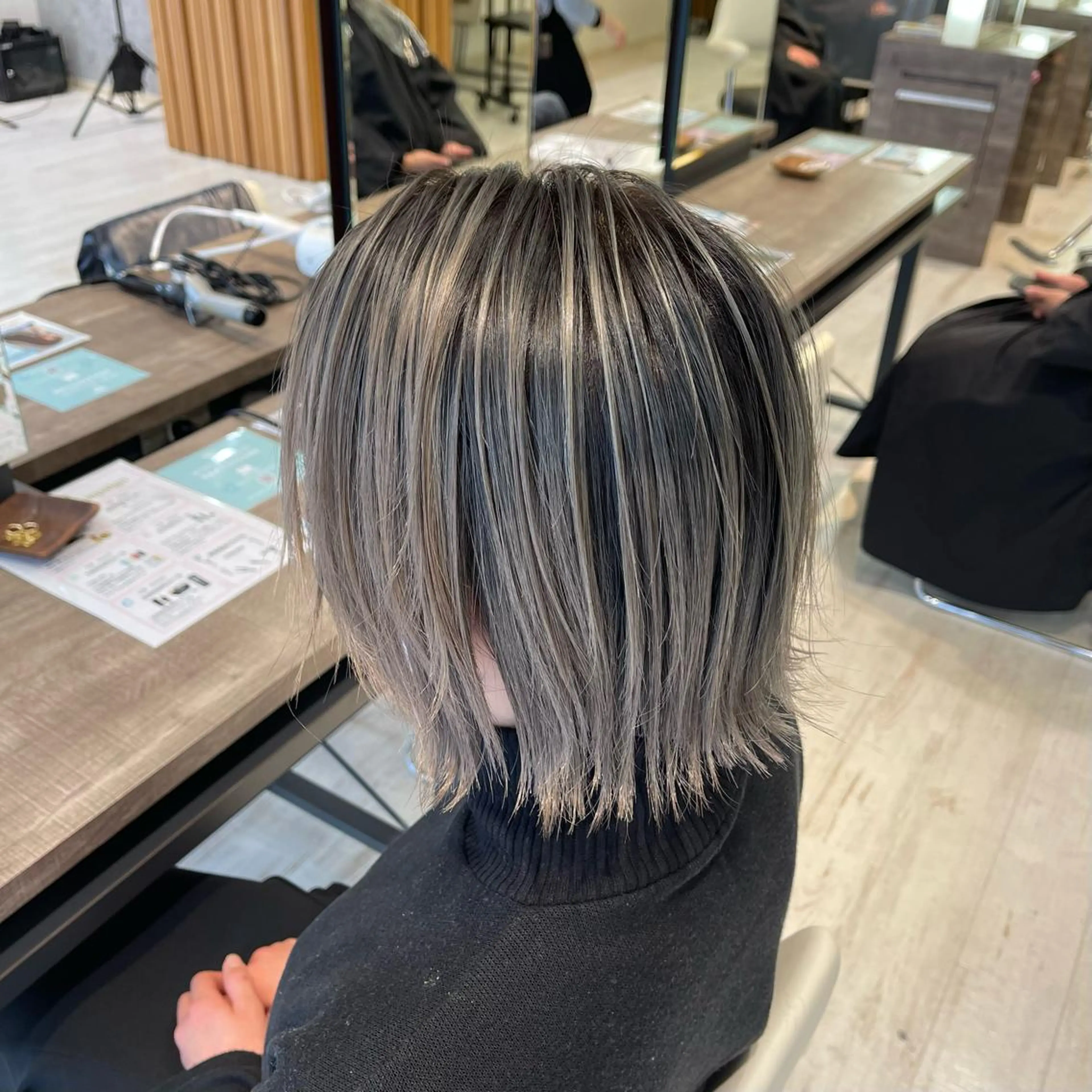 ミディアム デザインカラー、艶髪 大塚 耕平のヘアスタイル