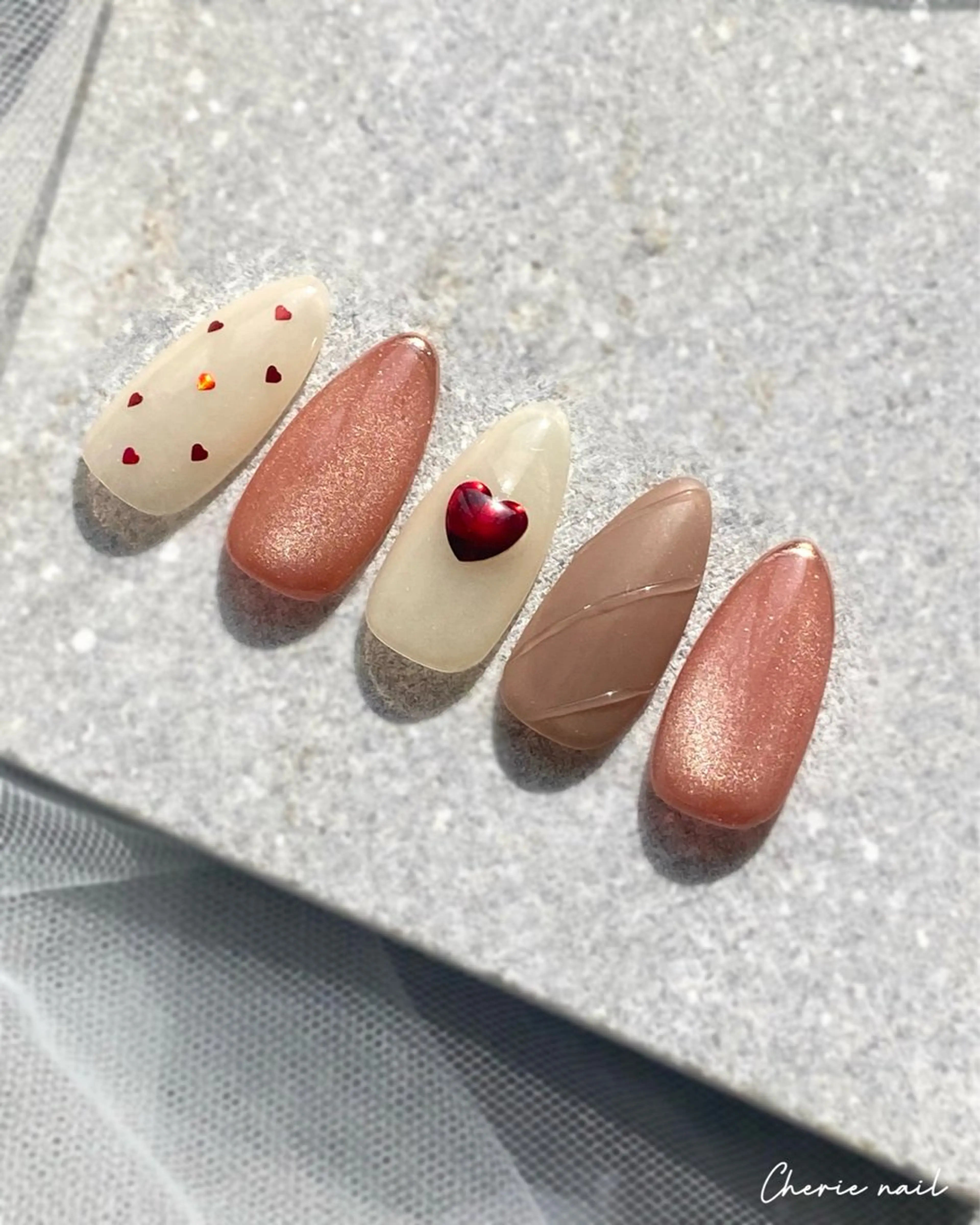 ネイル ジェルネイル ハート マグネットネイル バレンタイン 冬ネイル Cherienail yunaのネイルデザイン