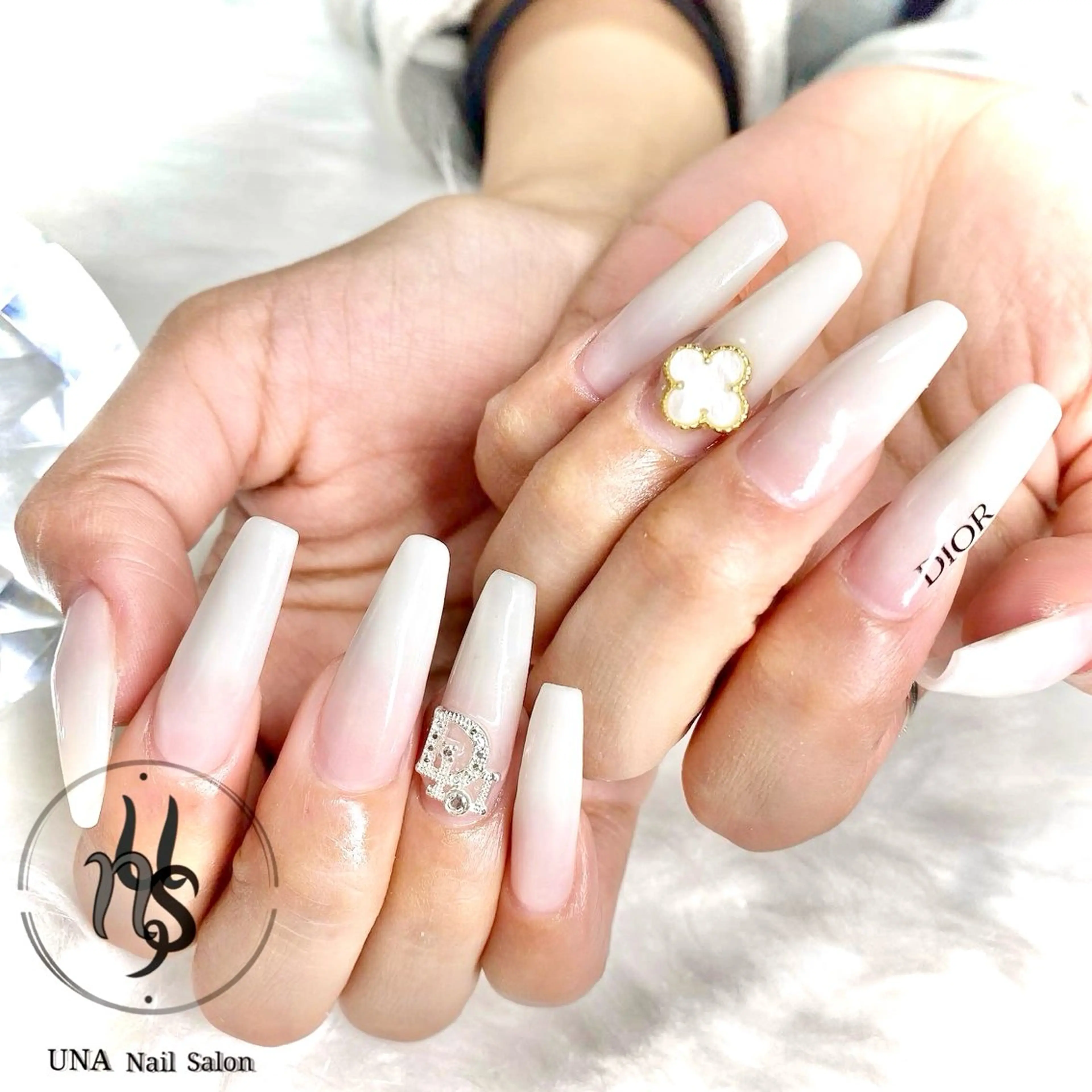 ネイル アートネイル フレンチネイル ジェルネイル グラデーション ロングネイル ハンドネイル una nail salonのネイルデザイン
