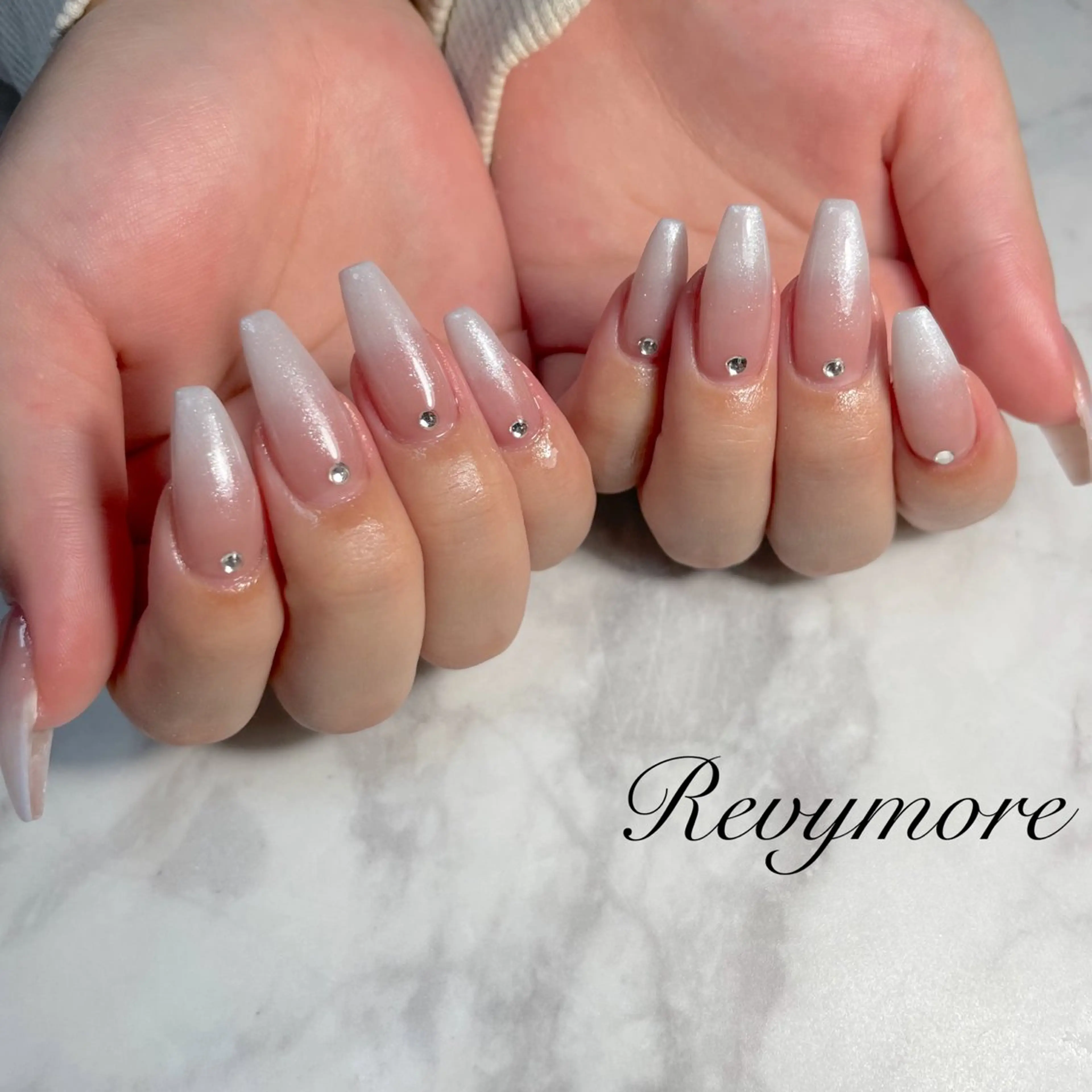 ネイル ジェルネイル ニュアンスネイル オフィスネイル シンプルネイル nail salon Revymore所属・nail salon Revymoreのネイルデザイン