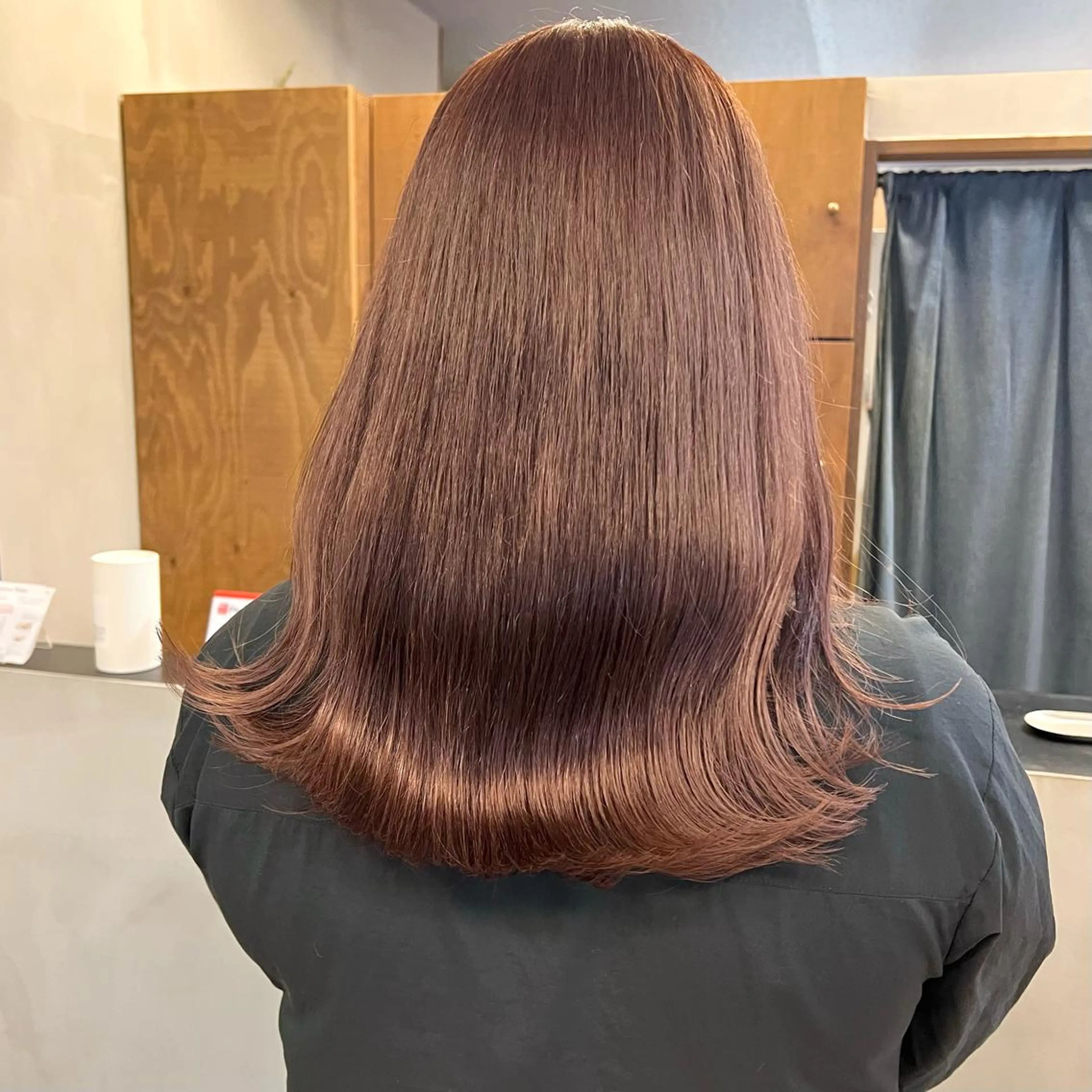 セミロング カラー パーマ ヘアアレンジ メンズ キッズ ネイル マツエク・マツパ アイブロウ カット ヘアカラー トリートメント 前川 朋香のヘアスタイル