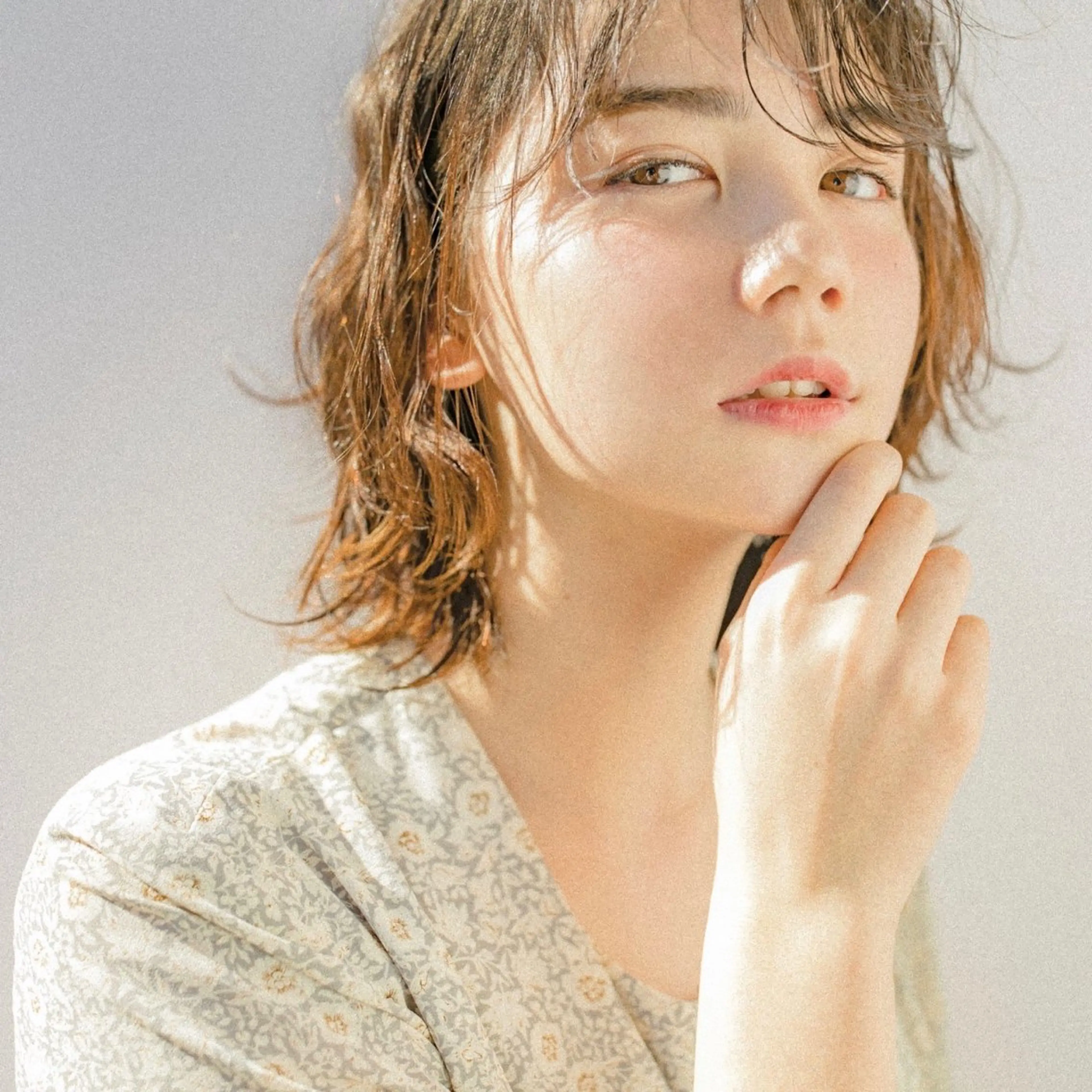 ミディアム ミディアムパーマ ボブ 髪質改善 韓国風ヘア 小顔カット コテ巻き/パーマ/艶 透明感/荻原凜太郎のヘアスタイル