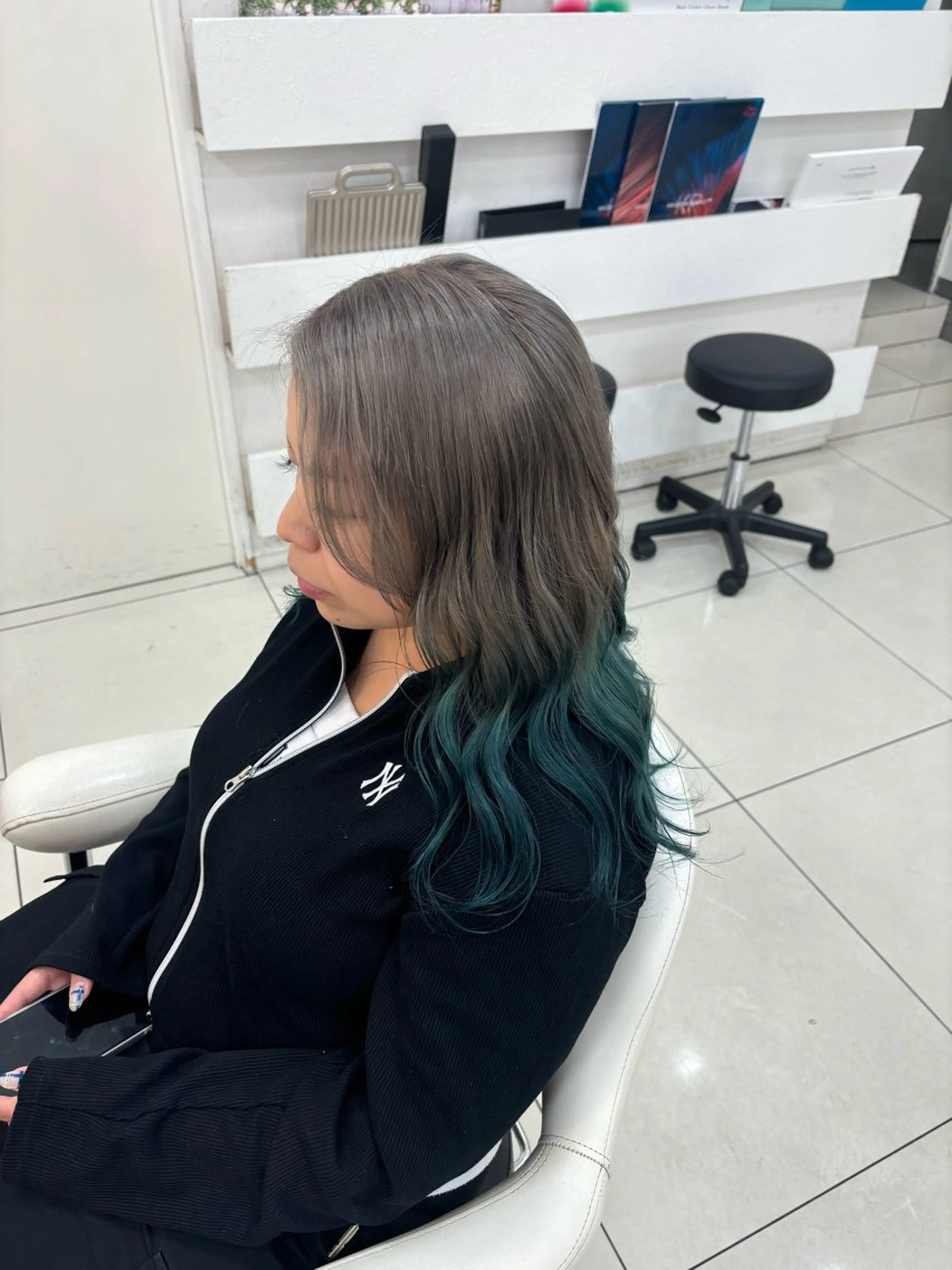 ミディアム カラー ヘアカラー 🫧髪質改善カラー ハセベ🫧のヘアスタイル