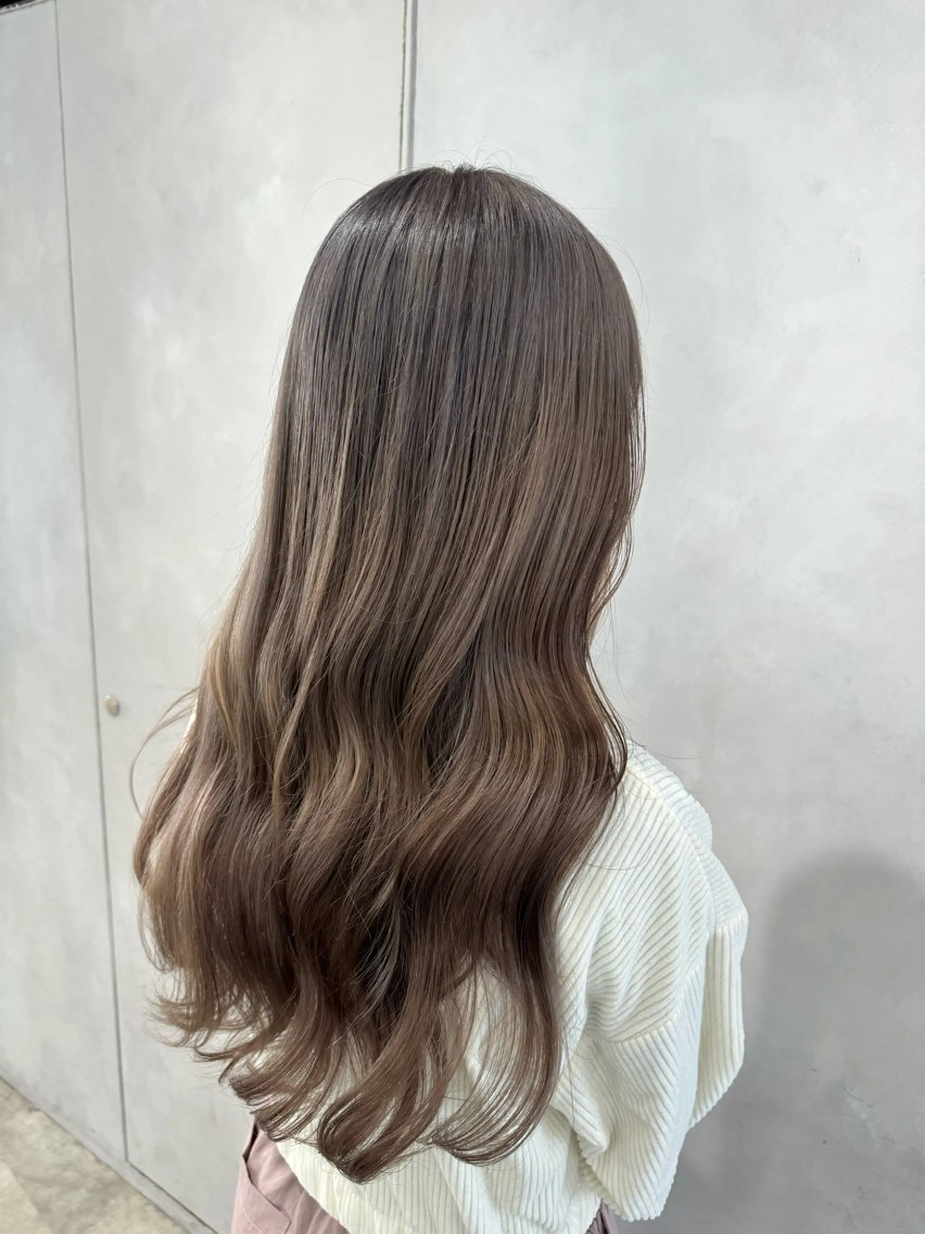 ロング カラー ブリーチ グレージュ ヘアカラー トリートメント 透明感カラー✨艶髪 制作🌱山根あゆみのヘアスタイル