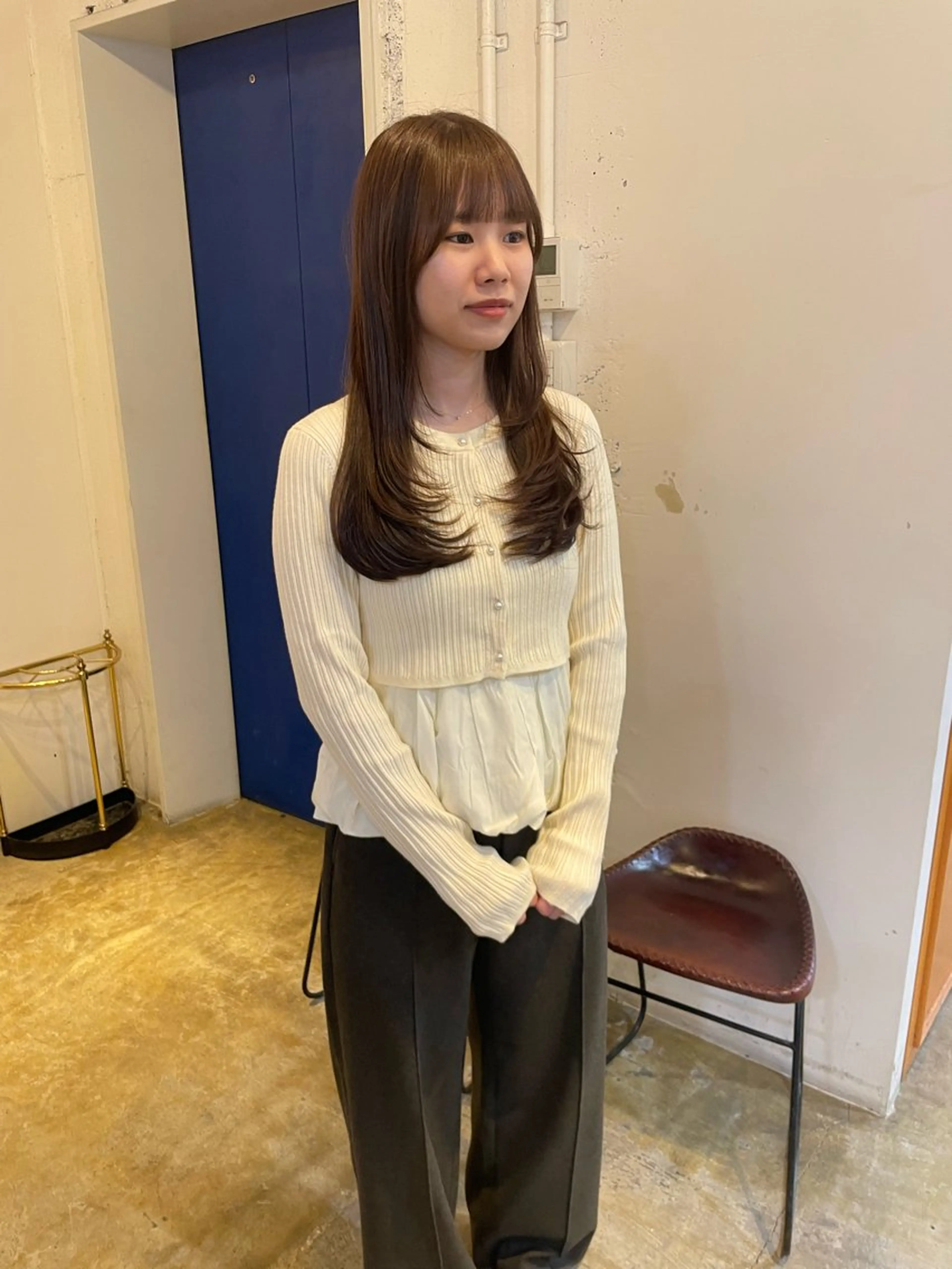ロング カラー グレージュ レイヤーカット MIOベージュカラー 柔らかいカラーのヘアスタイル