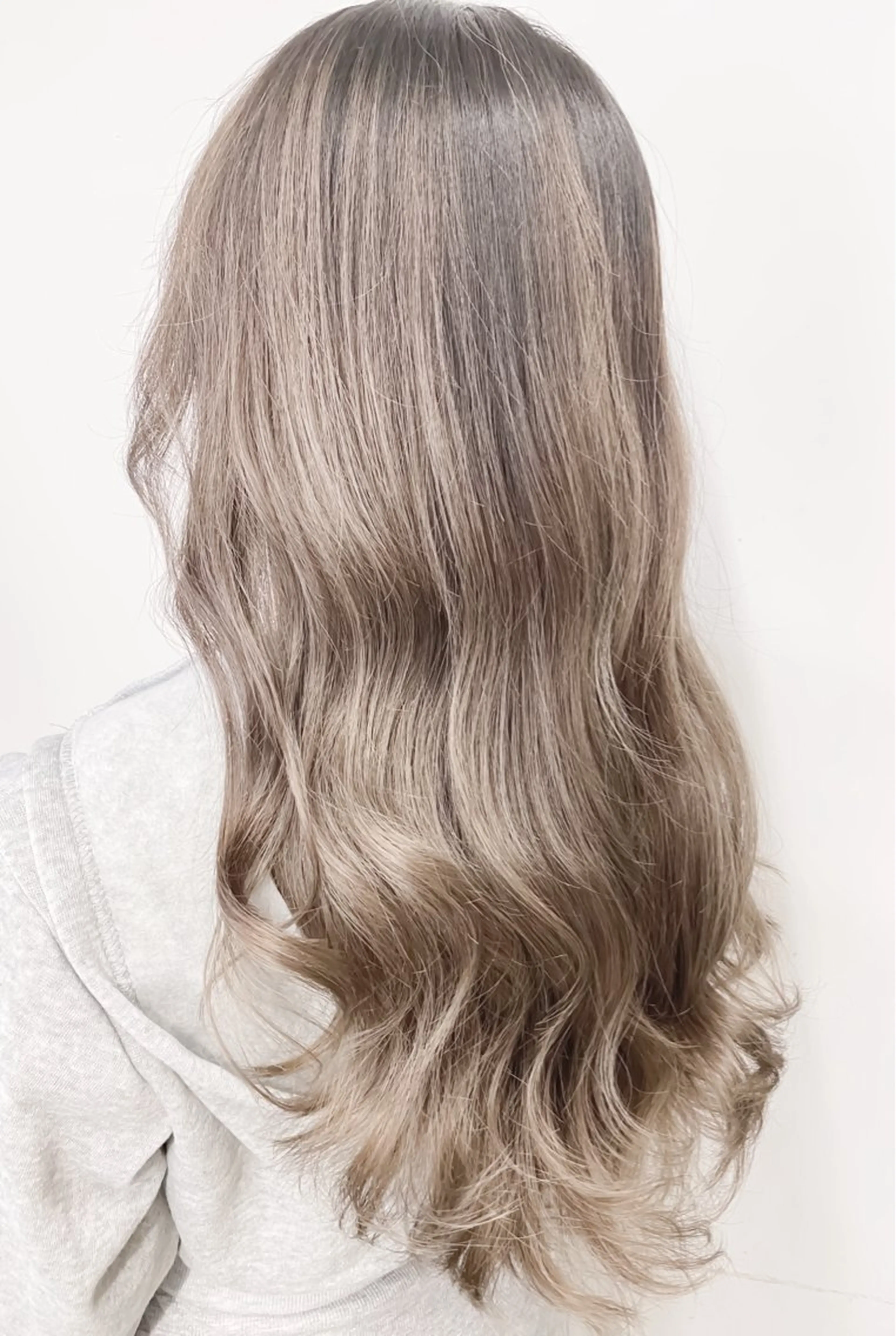 セミロング カラー バレイヤージュ ブリーチ 透明感カラー ダブルカラー ハイライトカラー 竹内ケンゴ🇰🇷 EIGHT藤沢のヘアスタイル