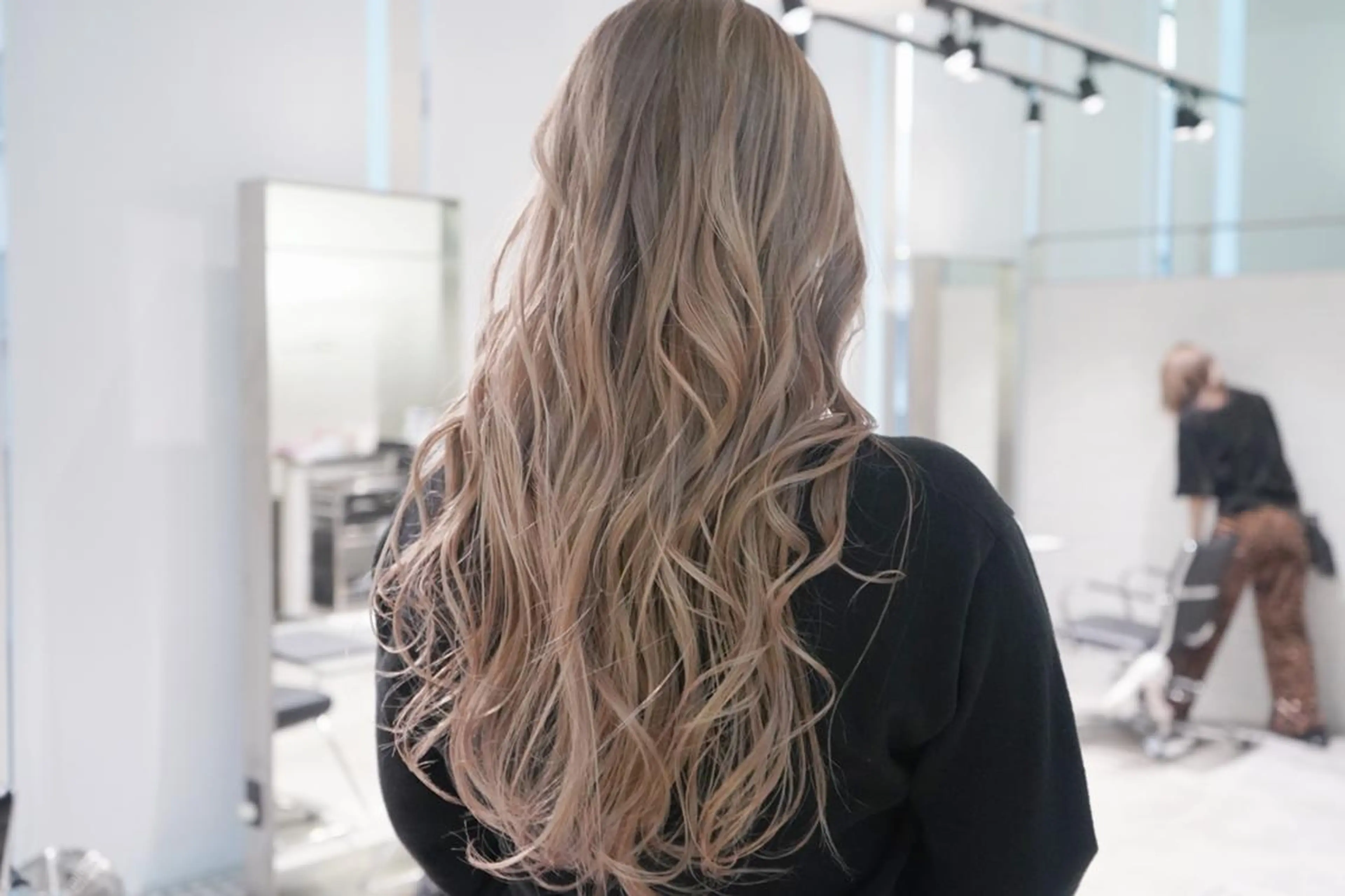 ロング カラー ベージュカラー グラデーションカラー ヘアカラー トリートメント mao/天神ブリーチ ハイトーンカラーのヘアスタイル