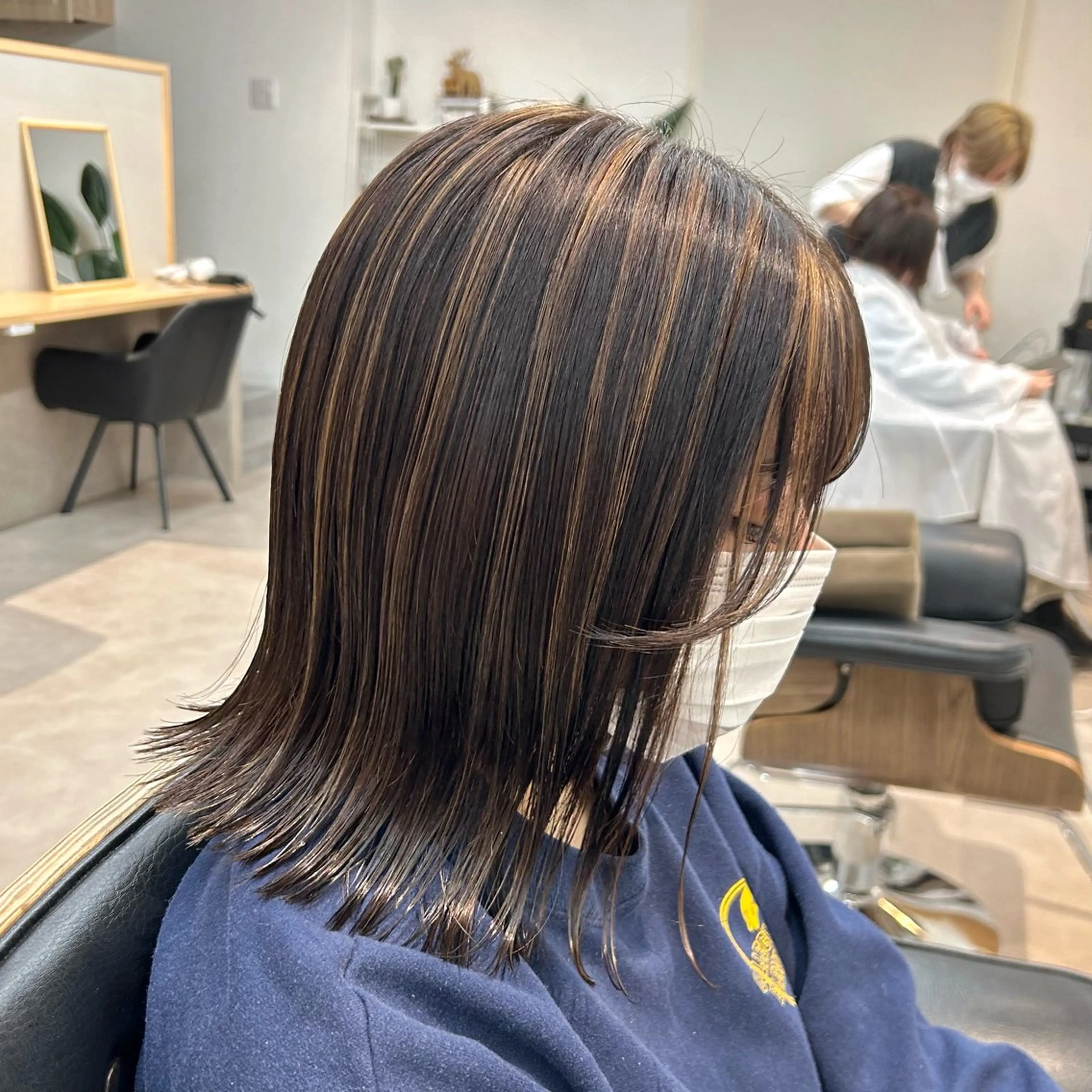 セミロング カラー ベージュカラー ハイライトカラー ハイライト カット ヘアカラー トリートメント 艶カラー/レイヤー/ ハイトーン/まなみのヘアスタイル