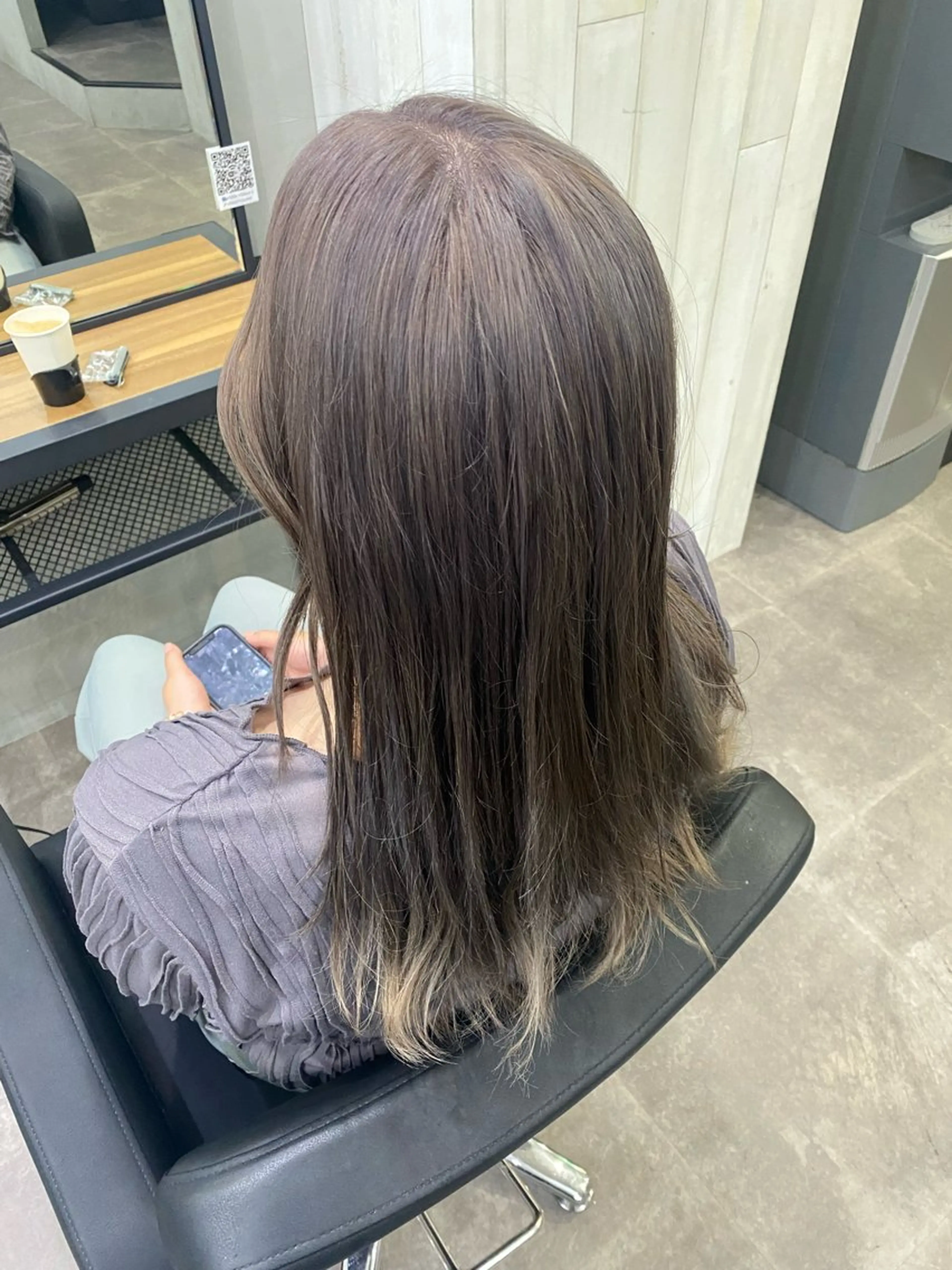 ロング カラー ベージュカラー ハイライトカラー シルバー シルバーベージュ ハイライト yui/パーマ/ メンズカットのヘアスタイル