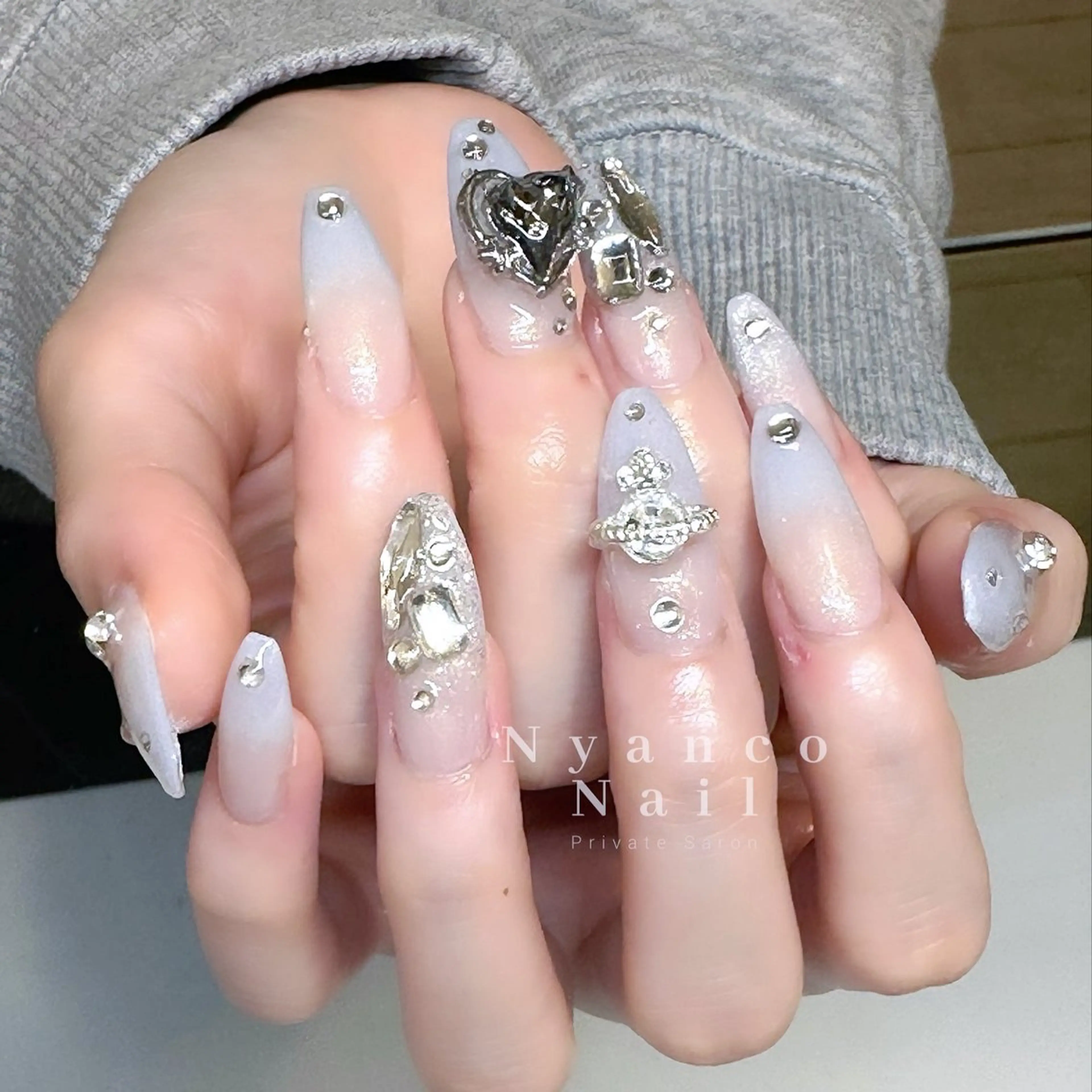 ネイル ブルー 長さ出し ジェルネイル グラデーション 氷ネイル・うるうるネイル Nyanco Nailのネイルデザイン