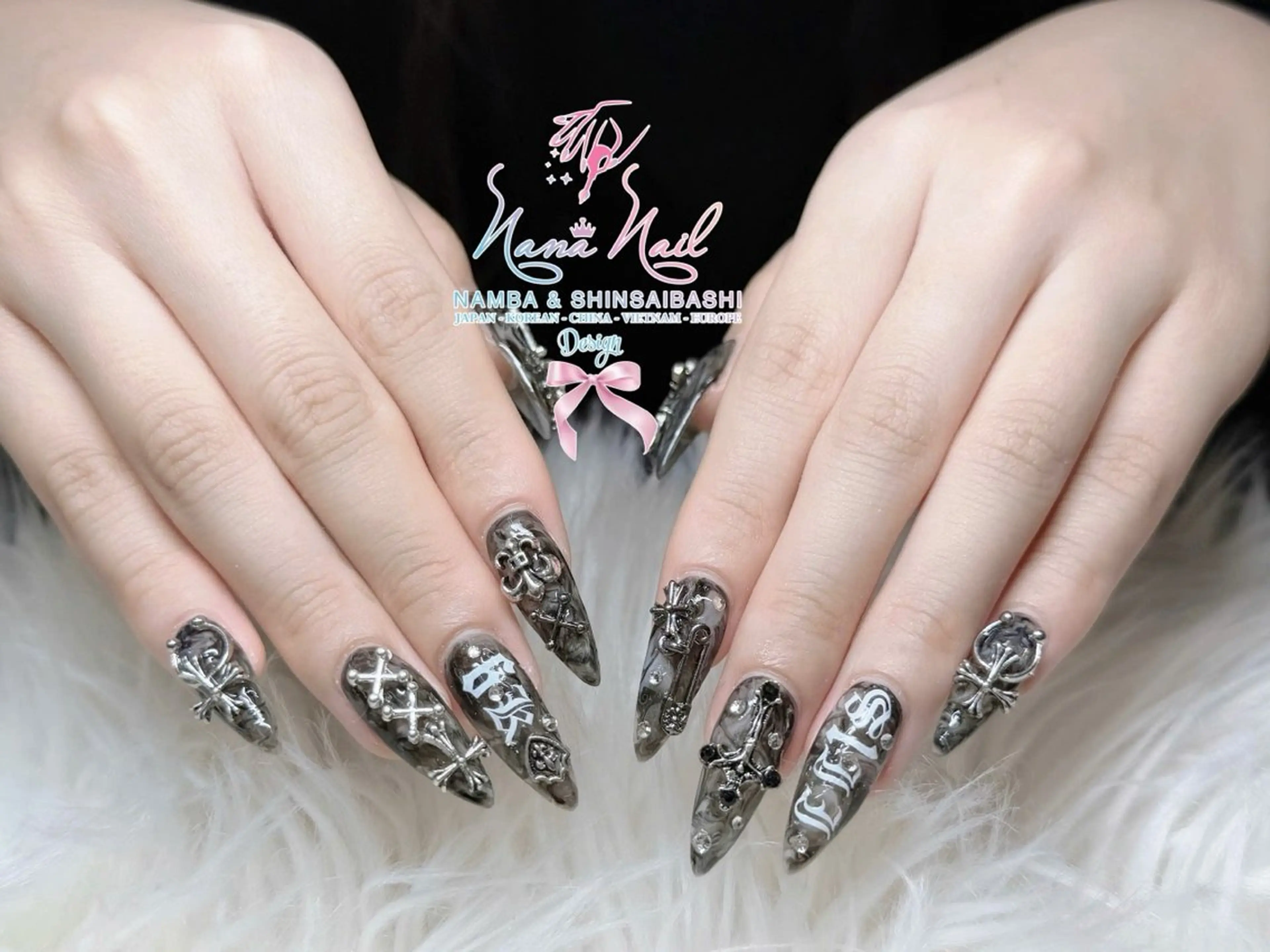 ミディアム 韓国風ヘア クリスマス ハンドネイル Linanail Nambaのネイルデザイン