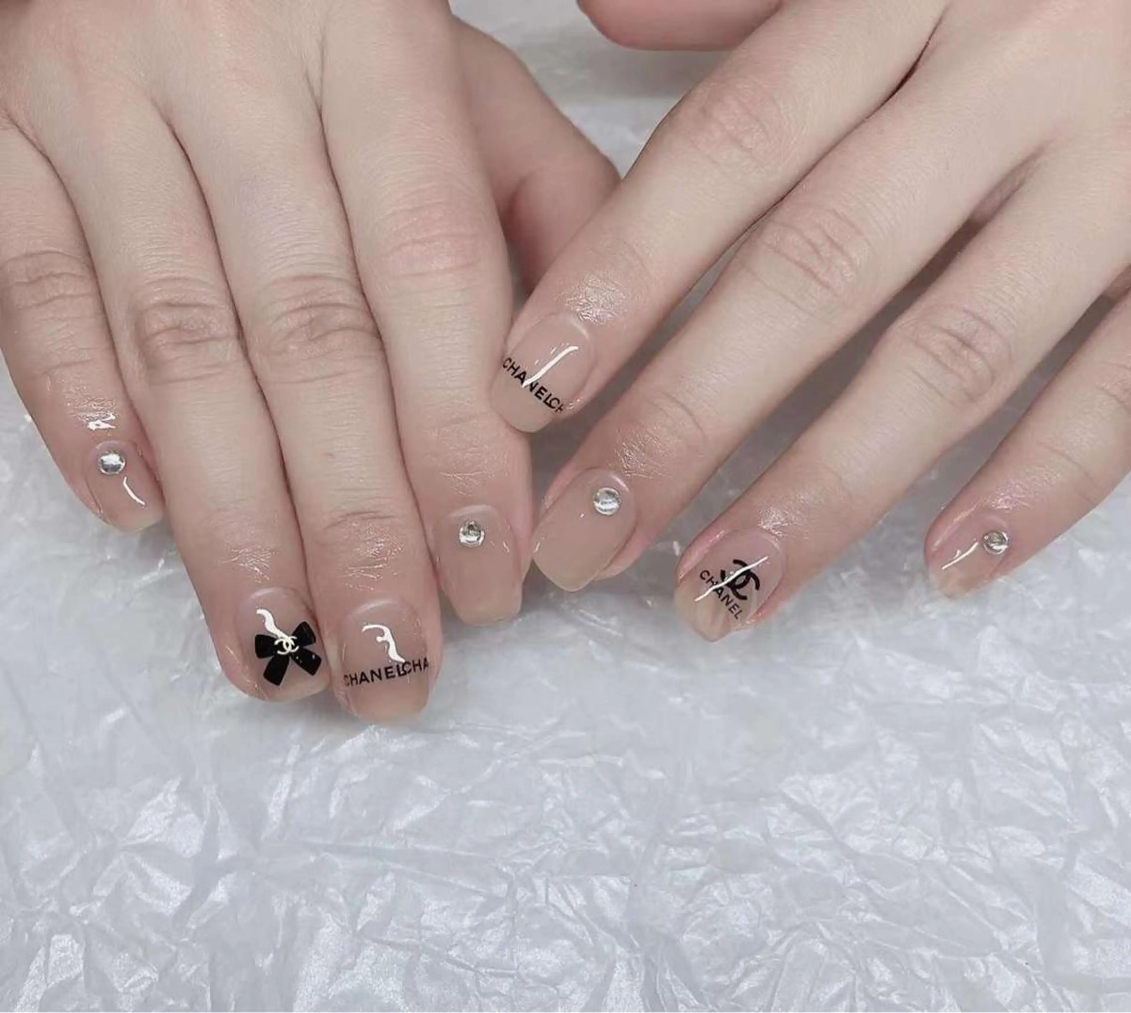 ネイル ハンドネイル ハンドケア UniqueNail 長さだし専門店のネイルデザイン