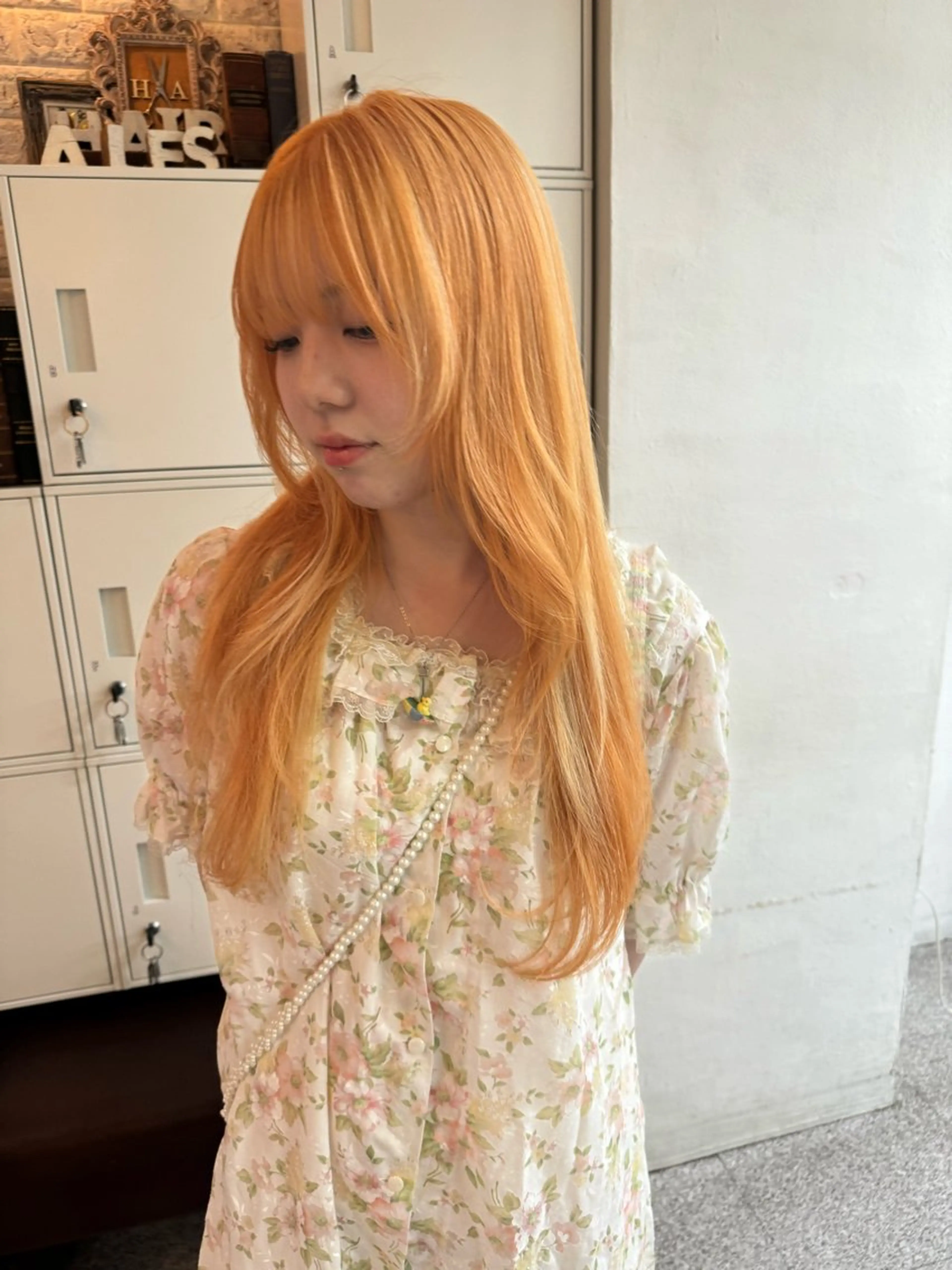 セミロング カラー レイヤーウルフ エクステ磯部のヘアスタイル