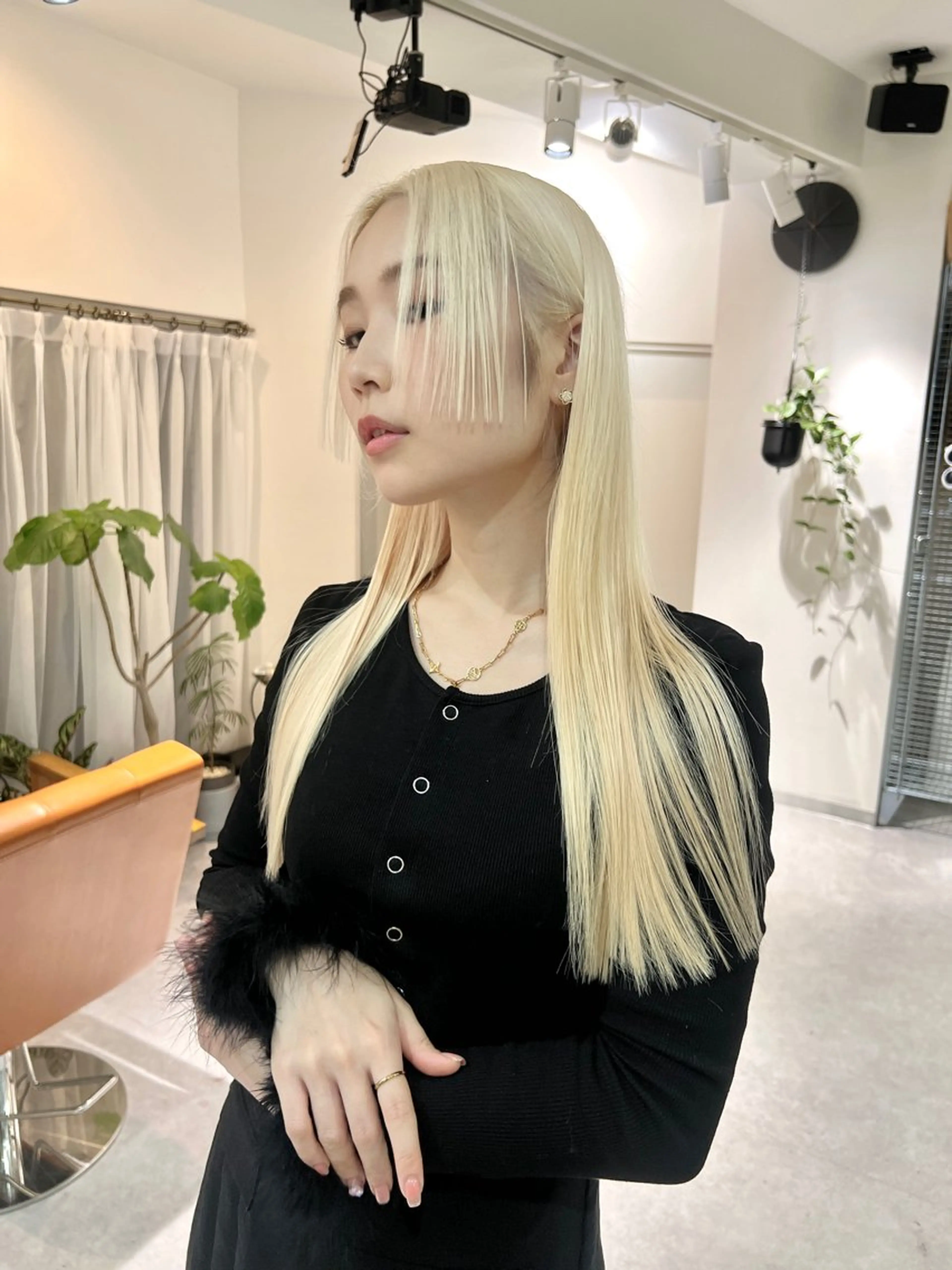 ロング カラー ブリーチ 抜きっぱなしブロンド ブロンド ケアブリーチ ハイトーンカラー カット ヘアカラー トリートメント 🌸MAYU🌸 ハイトーン➕レイヤーのヘアスタイル