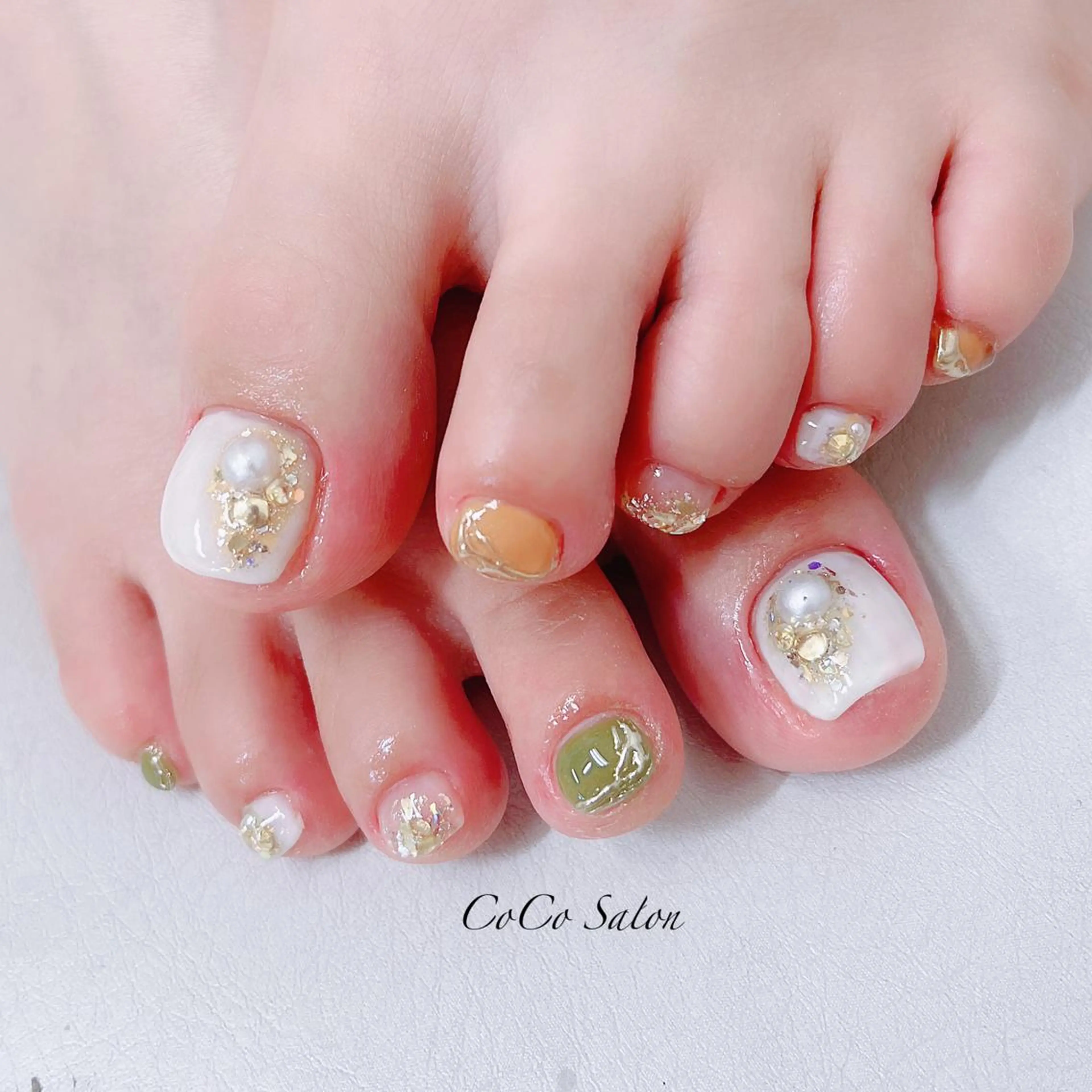 ネイル 成人式 長さ出し フットネイル フレンチネイル ジェルネイル フットネイル CoCoSalon ネイル/まつ毛予約のネイルデザイン