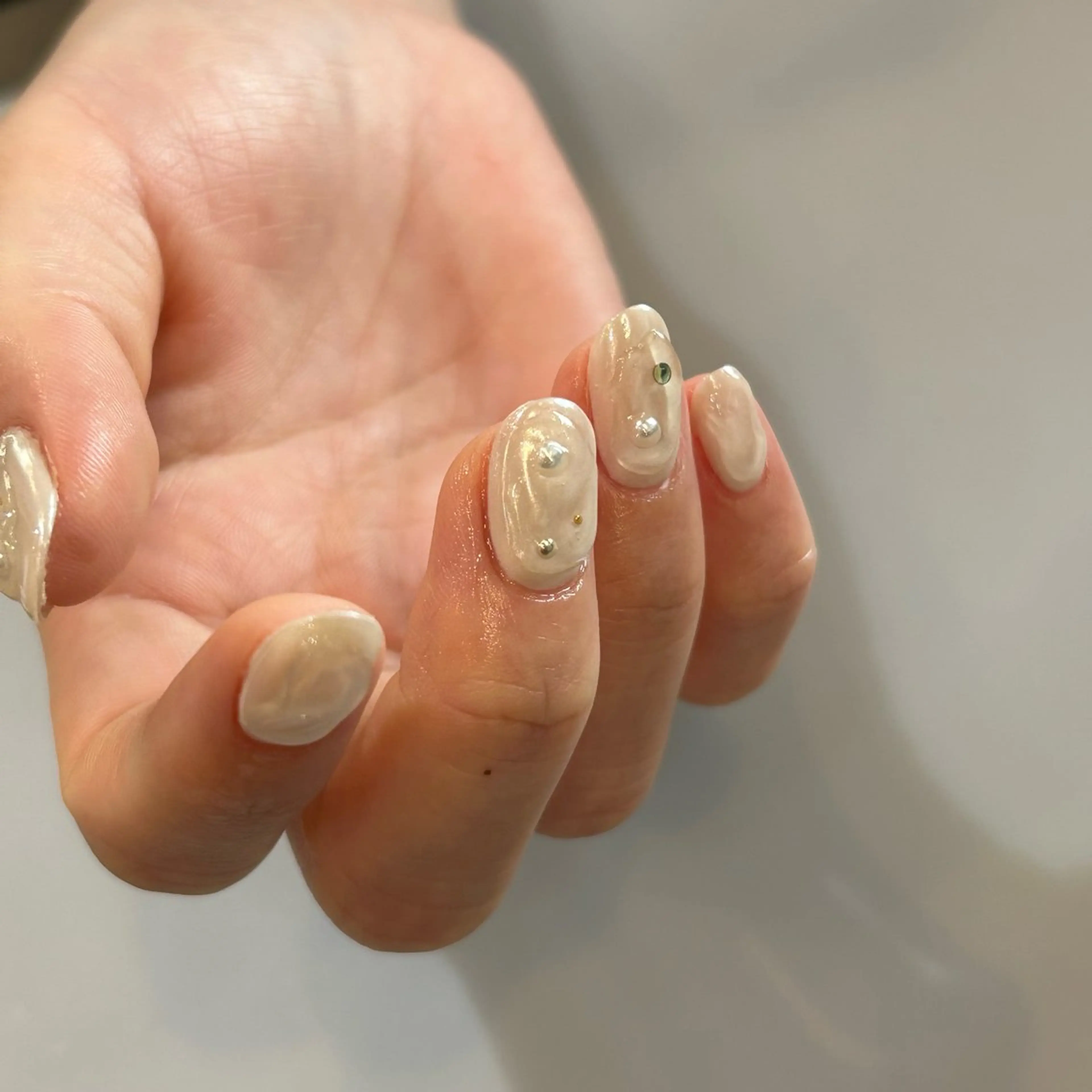 ネイル ニュアンスネイル ぷっくりネイル 松下 桃子のネイルデザイン