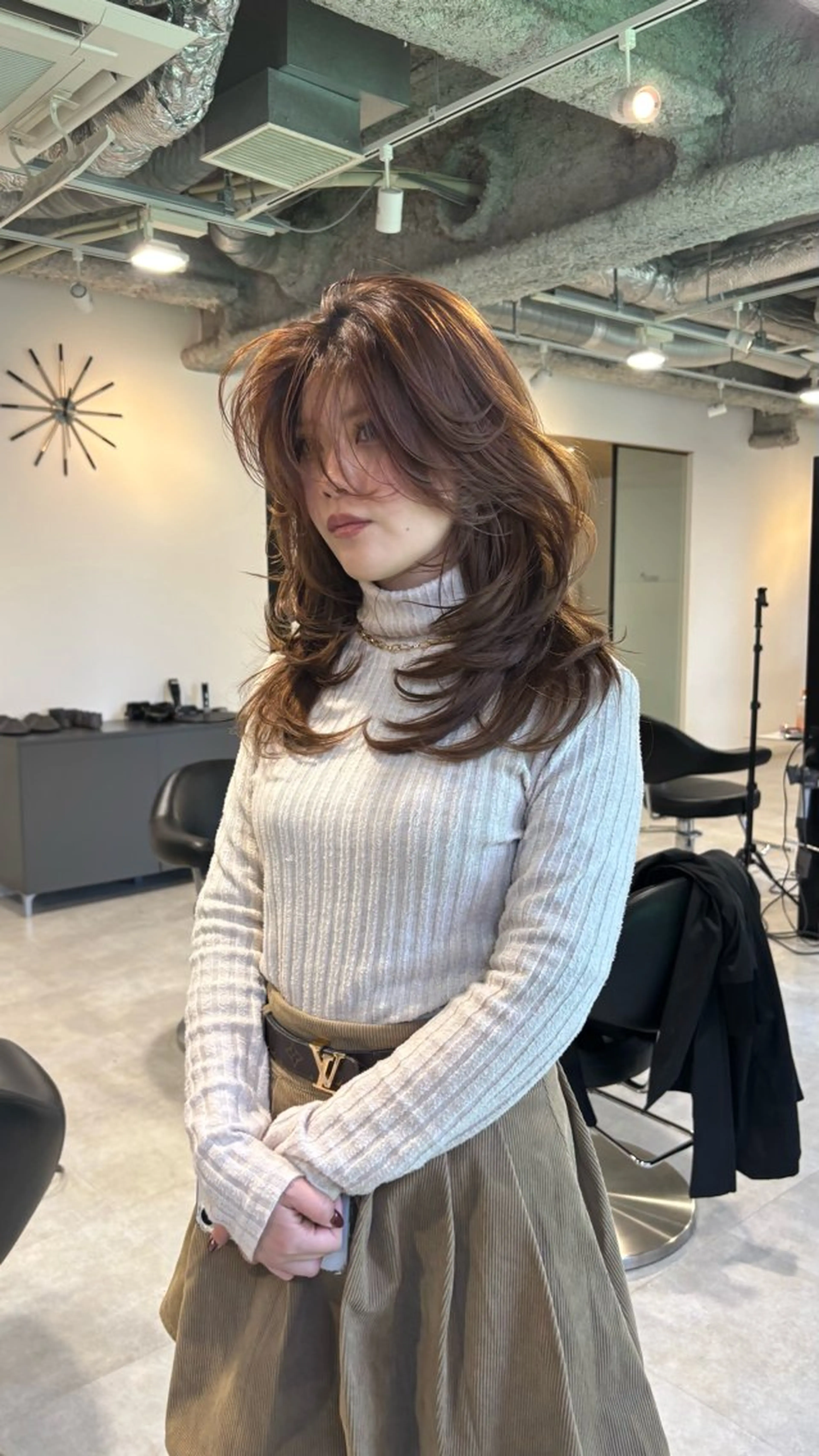 セミロング レイヤーカット FLEEK 安立徹のヘアスタイル