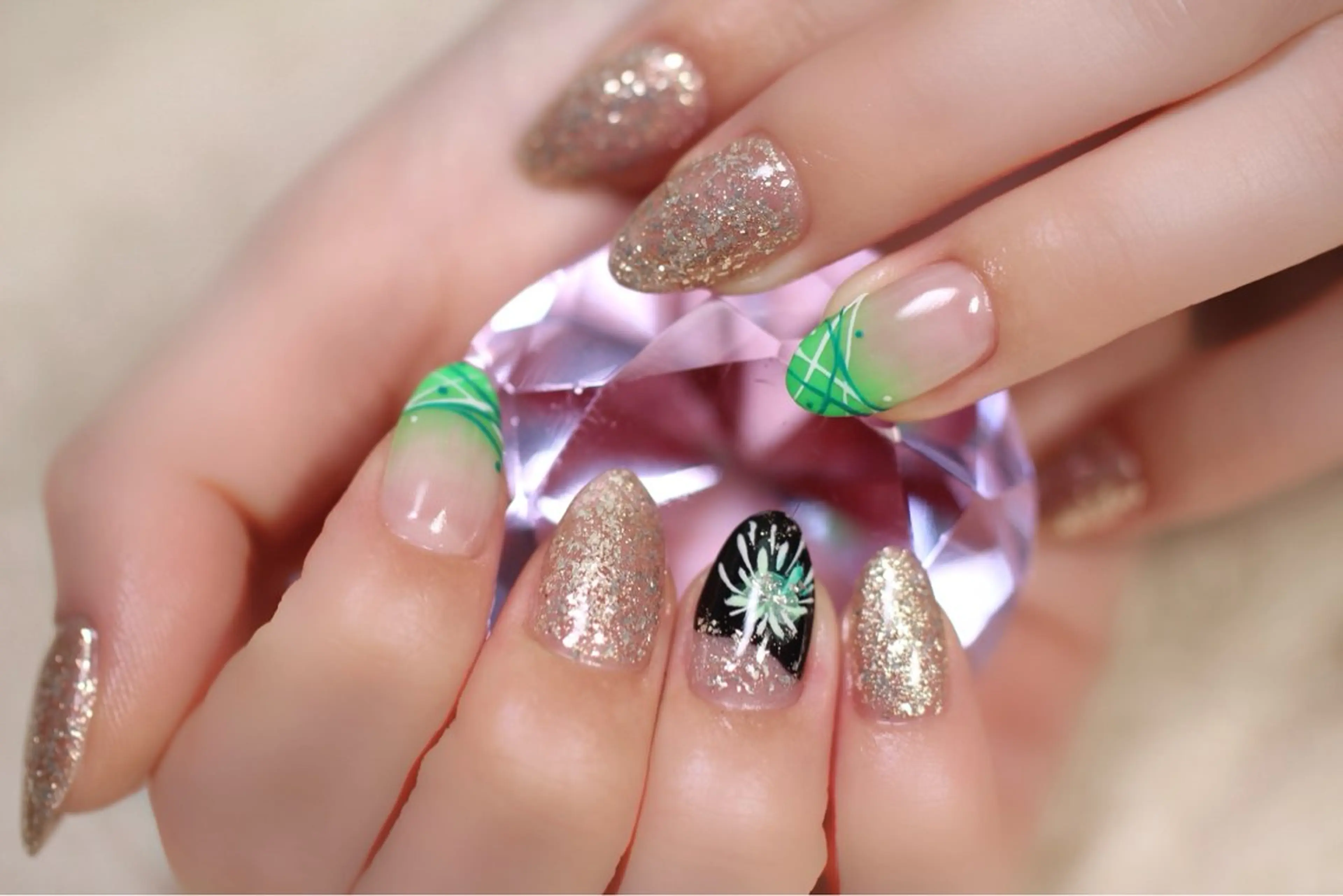 ネイル ジェルネイル ラメ(グリッター) ヨーヨーネイル しみ えんのネイルデザイン