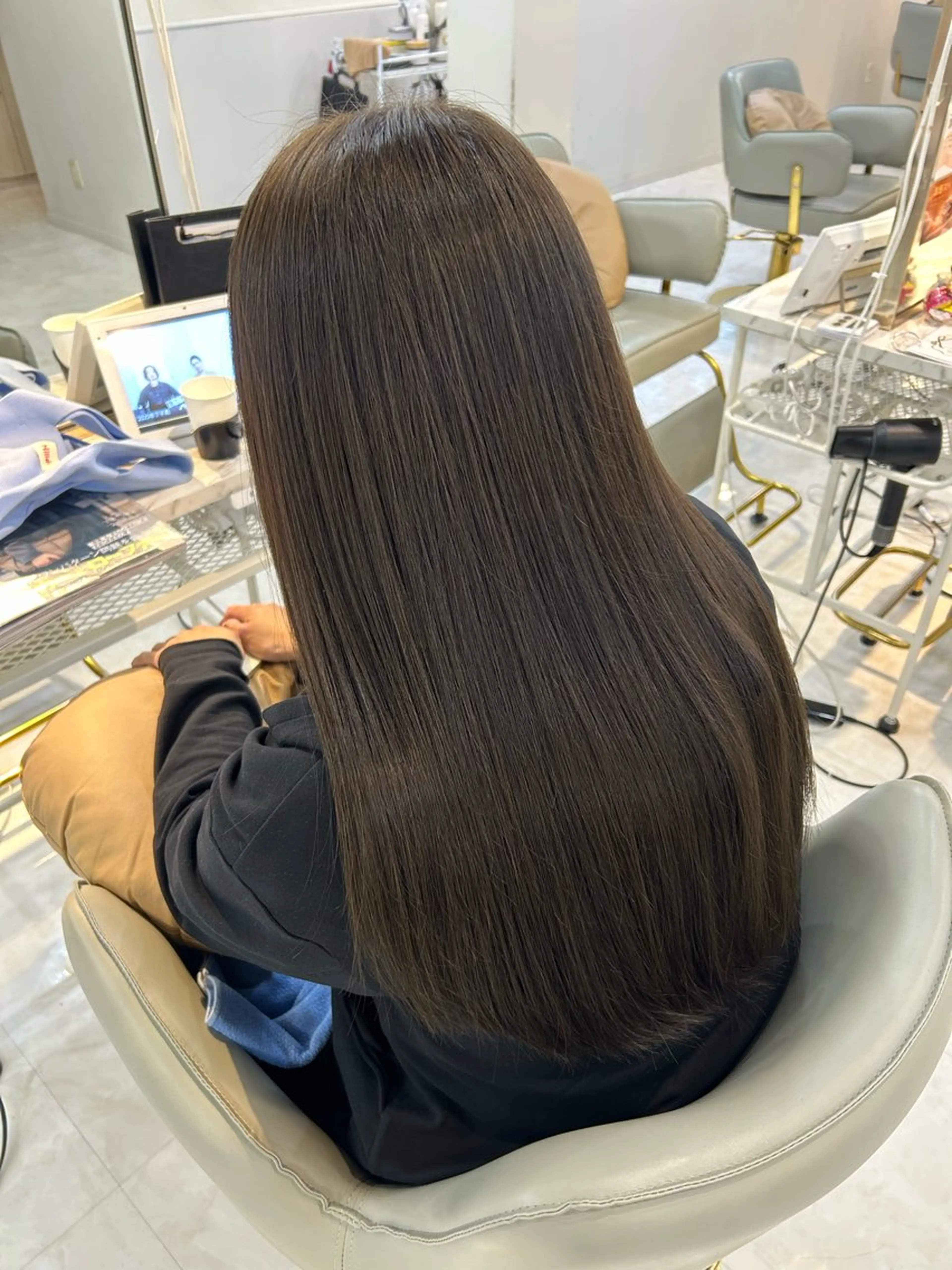 ロング カラー オリーブカラー ヘアカラー 柔らかカラー🤎 luna🧸🤎のヘアスタイル