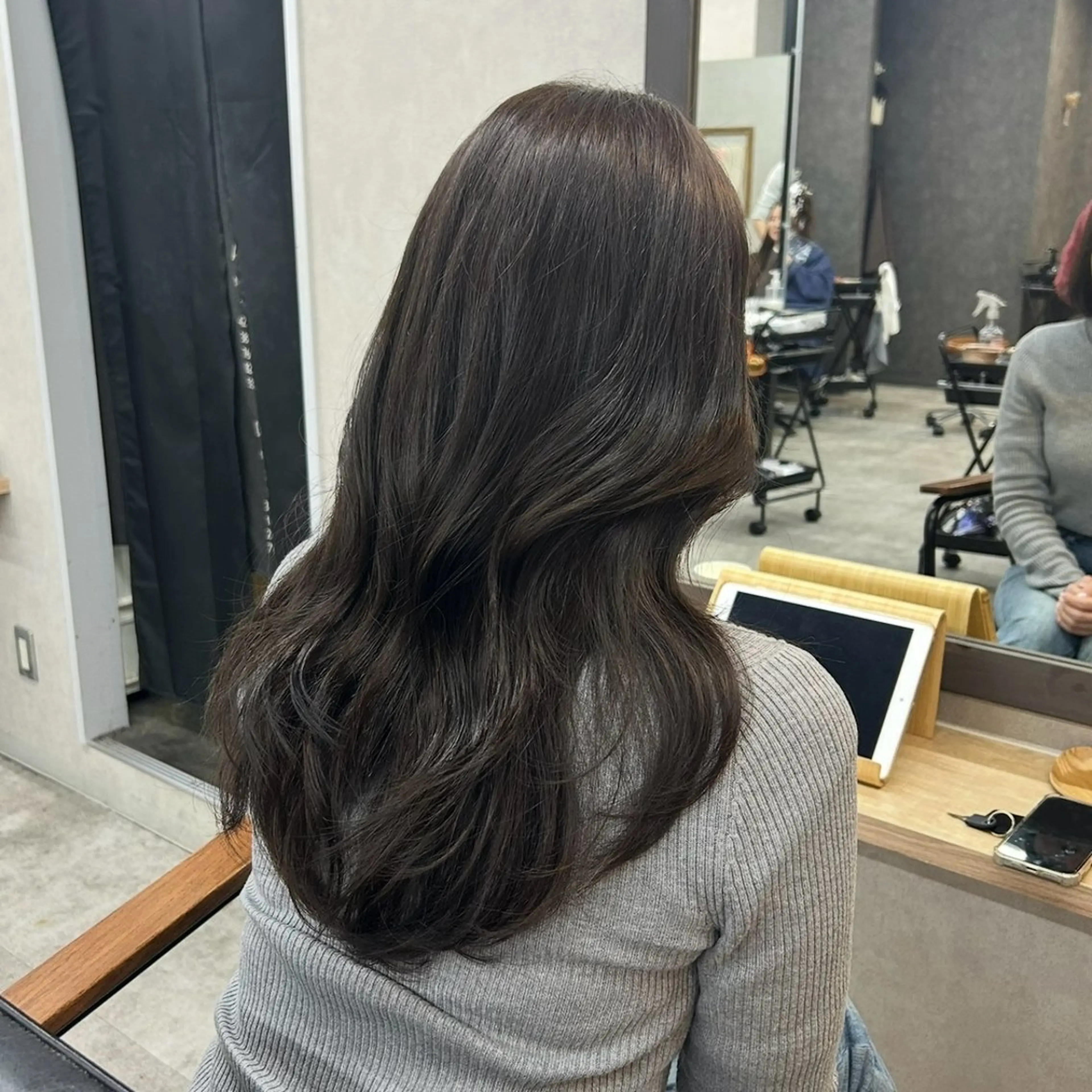 セミロング カラー アッシュ アッシュグレー アッシュグレージュ グレージュ カット ヘアカラー トリートメント いなみね はるきのヘアスタイル