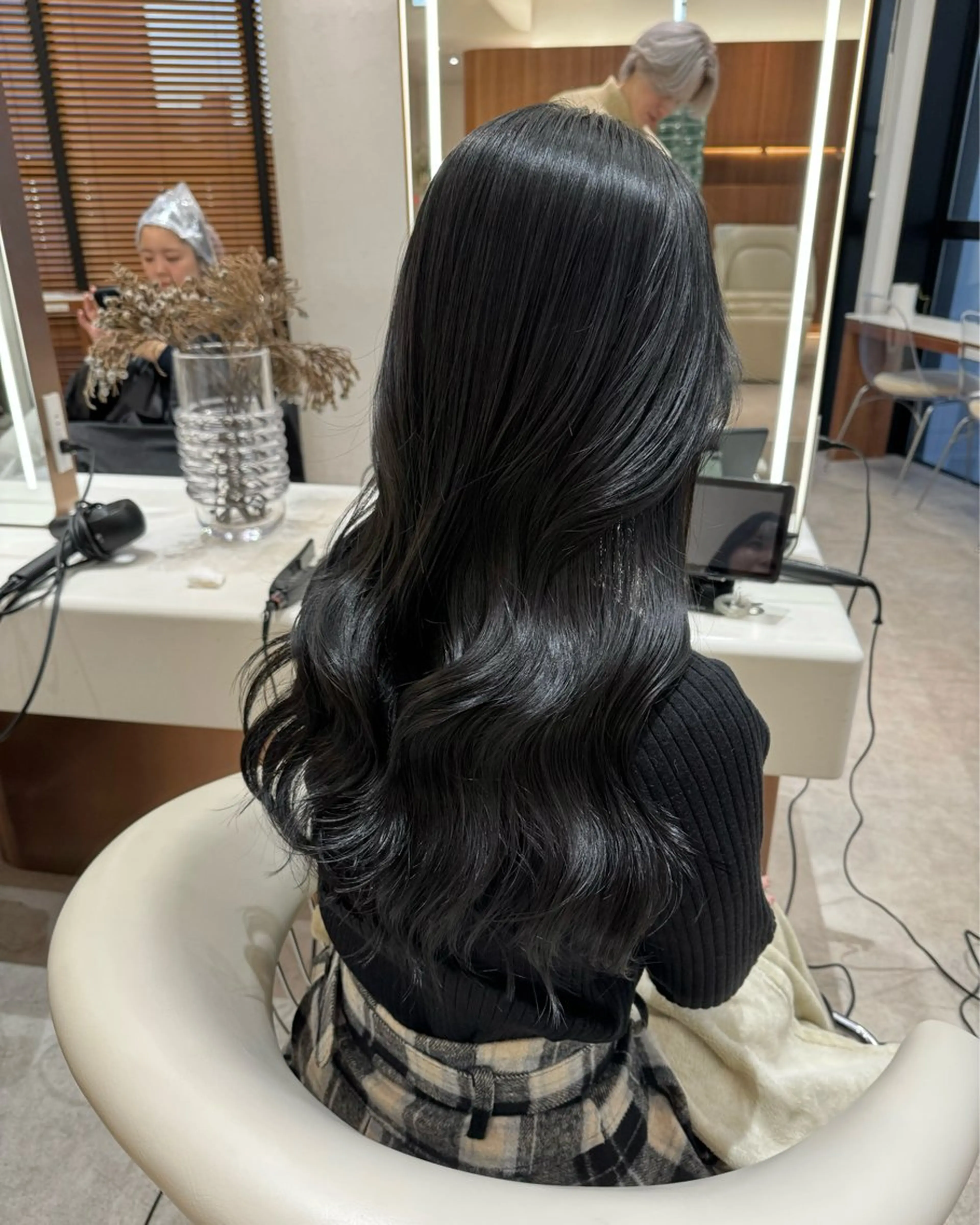 ロング カラー 黒髪 ブルーカラー ブルーブラック ダークグレー ダークグレージュ カット ヘアカラー トリートメント ヘアセット 韓国レイヤー🇰🇷 韓国研修◎渋谷カイトのヘアスタイル