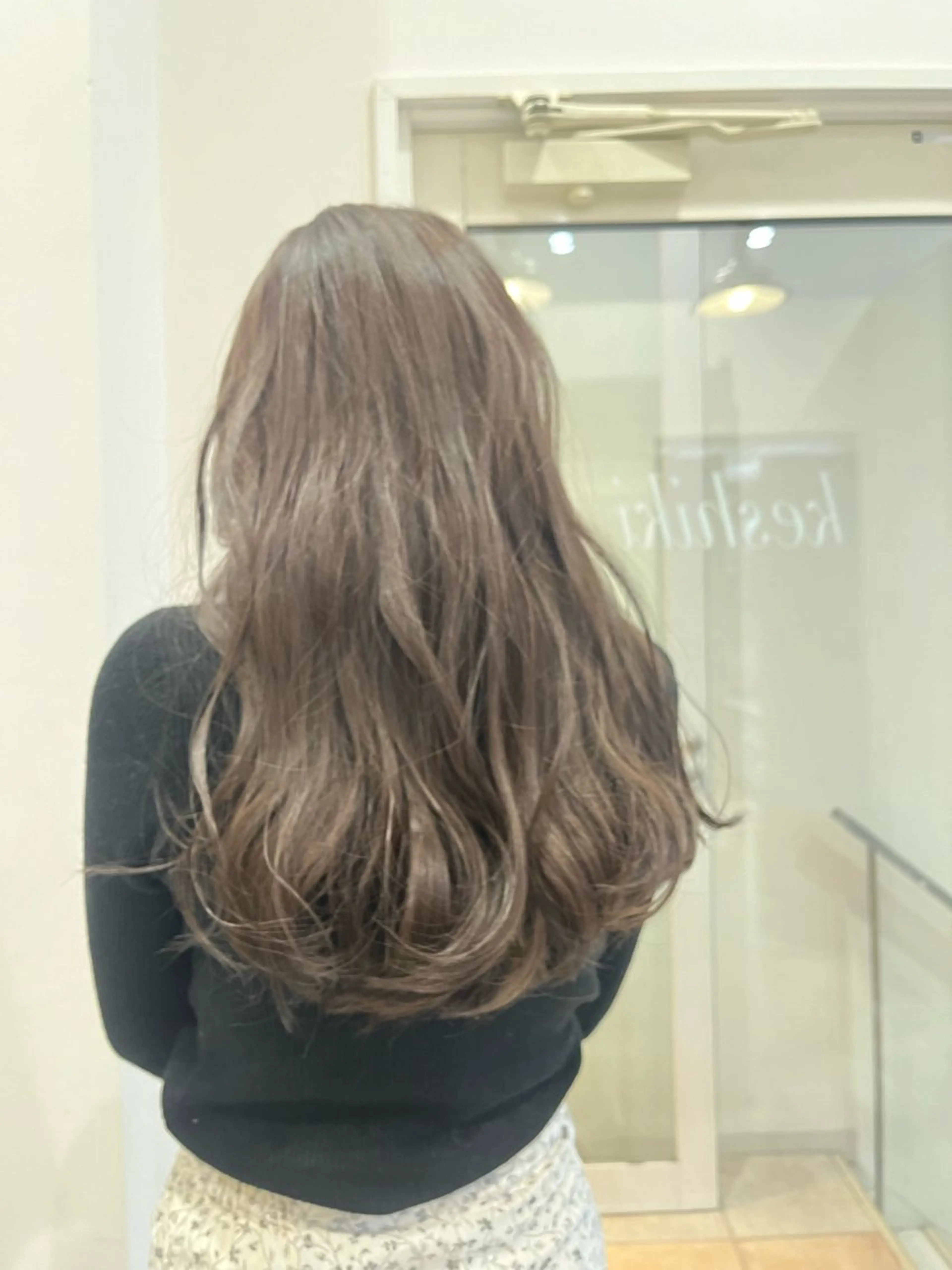 ロング カラー ベージュカラー ブリーチ ブリーチなしカラー オリーブベージュ keshiki🦋 Nanaのヘアスタイル