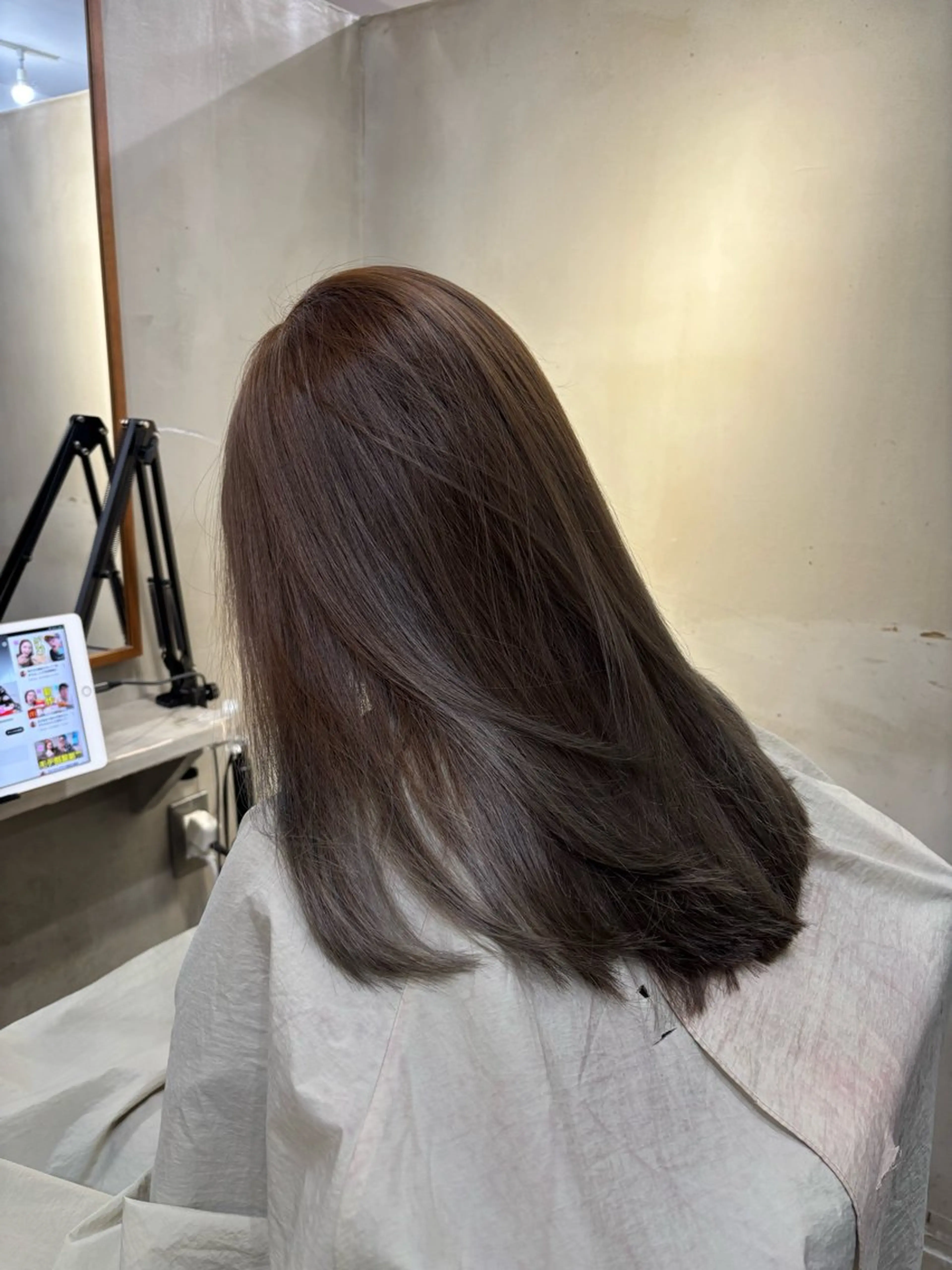 セミロング カラー アッシュ ベージュカラー ヘアカラー 中園康 /カラー/ブリーチのヘアスタイル