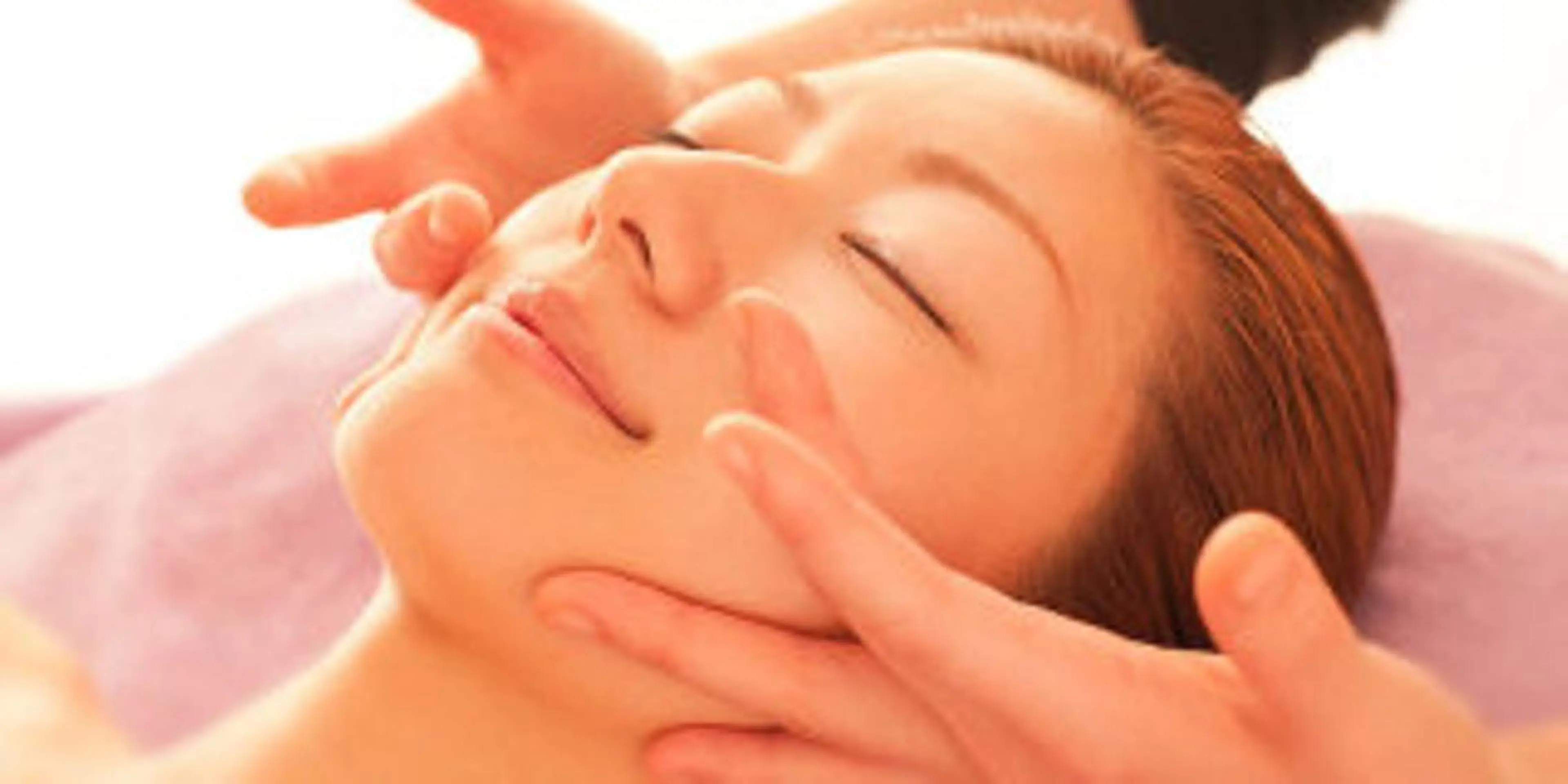 【初回限定】選べるフェイシャル (毛穴ｹｱor小顔or美白)の写真