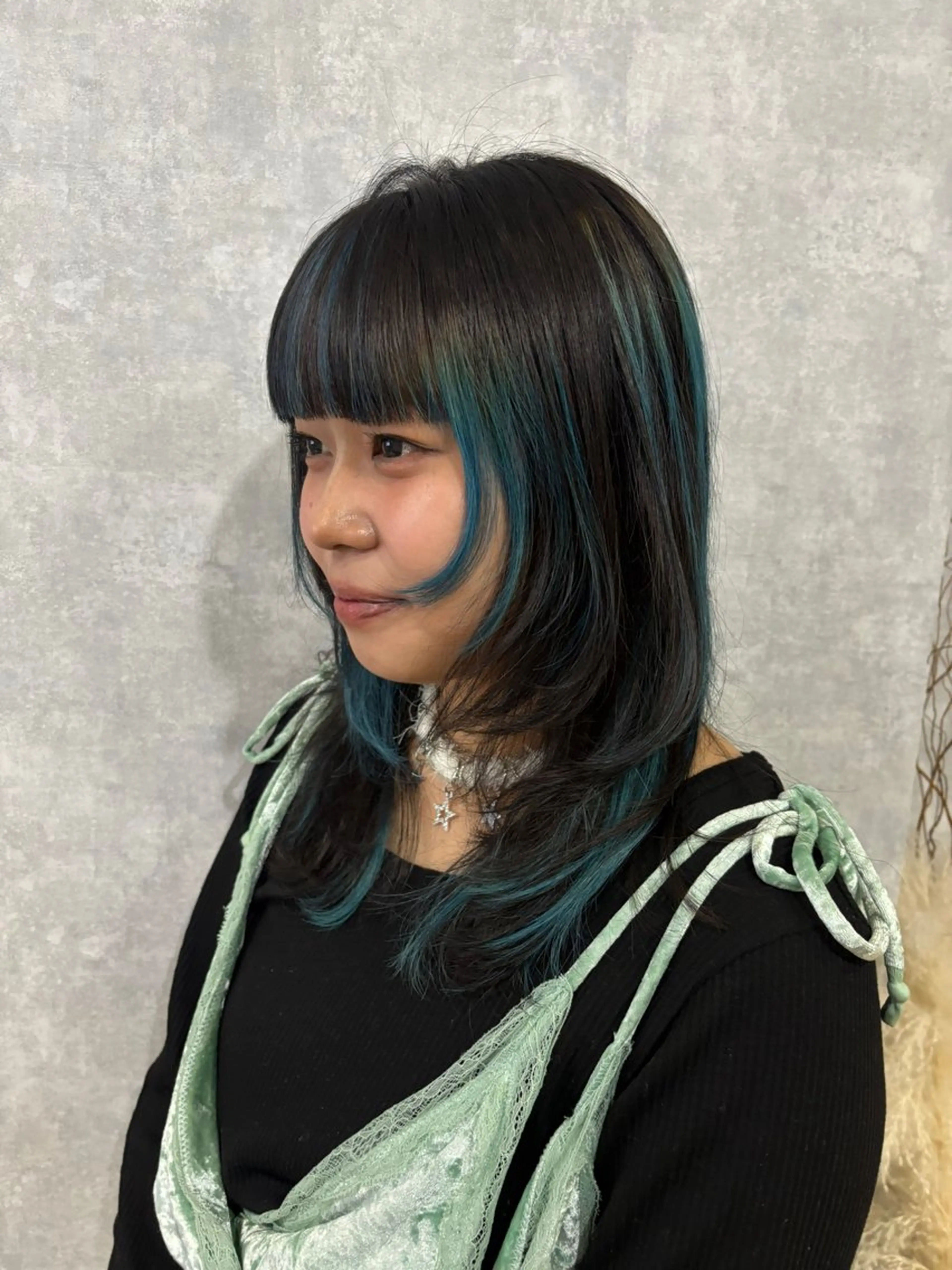 セミロング カラー カット ヘアカラー トリートメント 🌐NATSUMI 🌐【寒色カラー】のヘアスタイル