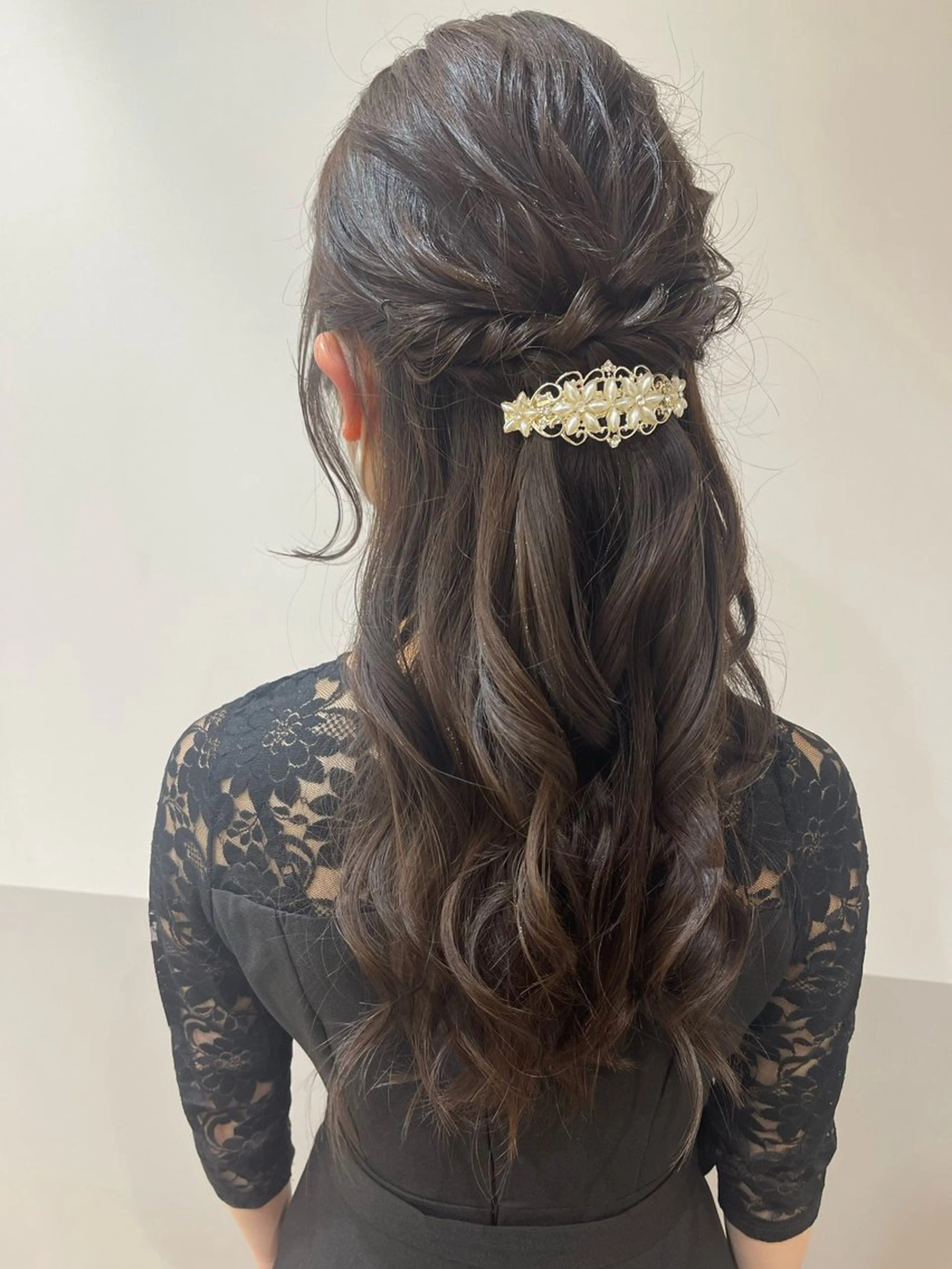 ヘアアレンジ 鈴村緋女／ヘアセット ／耳ツボジュエリーのヘアスタイル