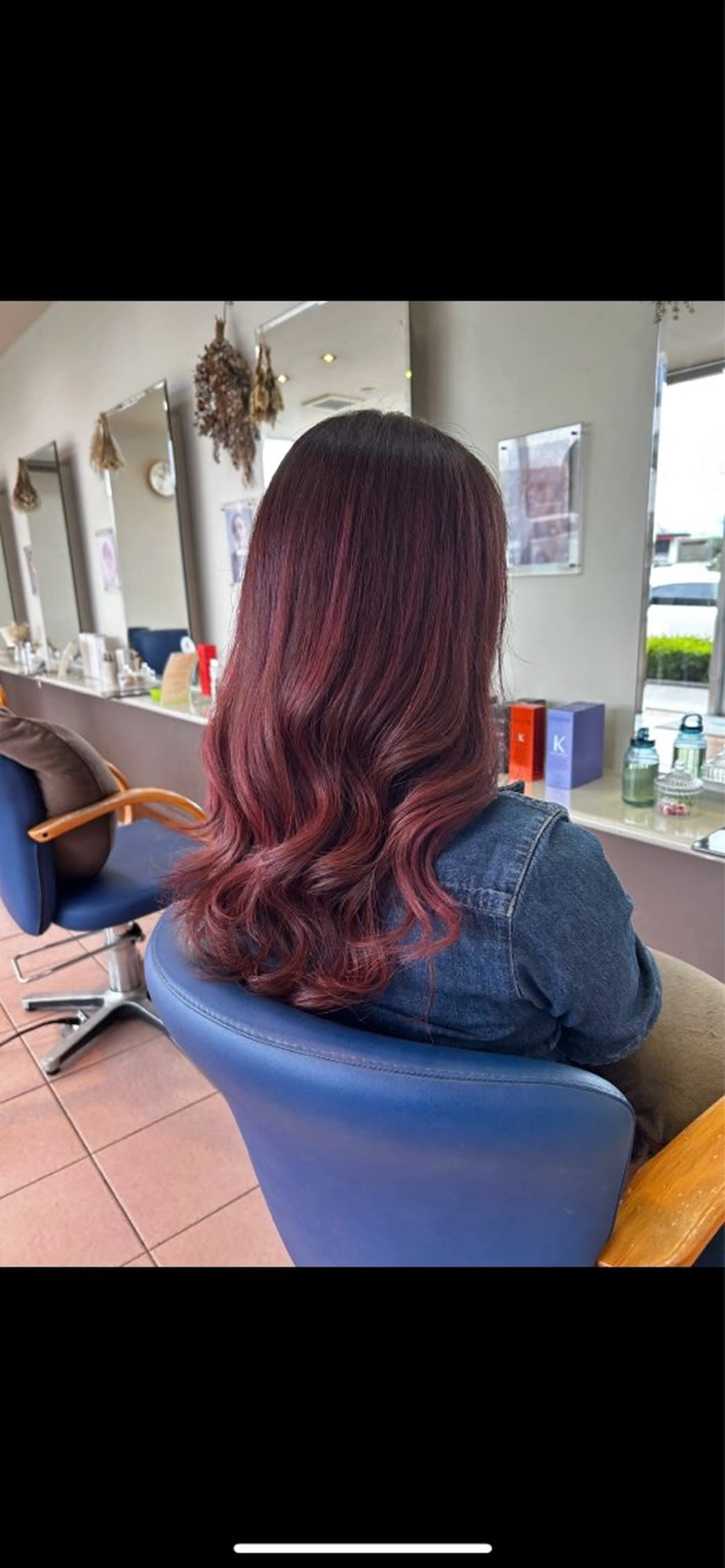 セミロング カラー ブリーチ ブリーチなしカラー attrice 秋山梨紗のマツエク・マツパデザイン