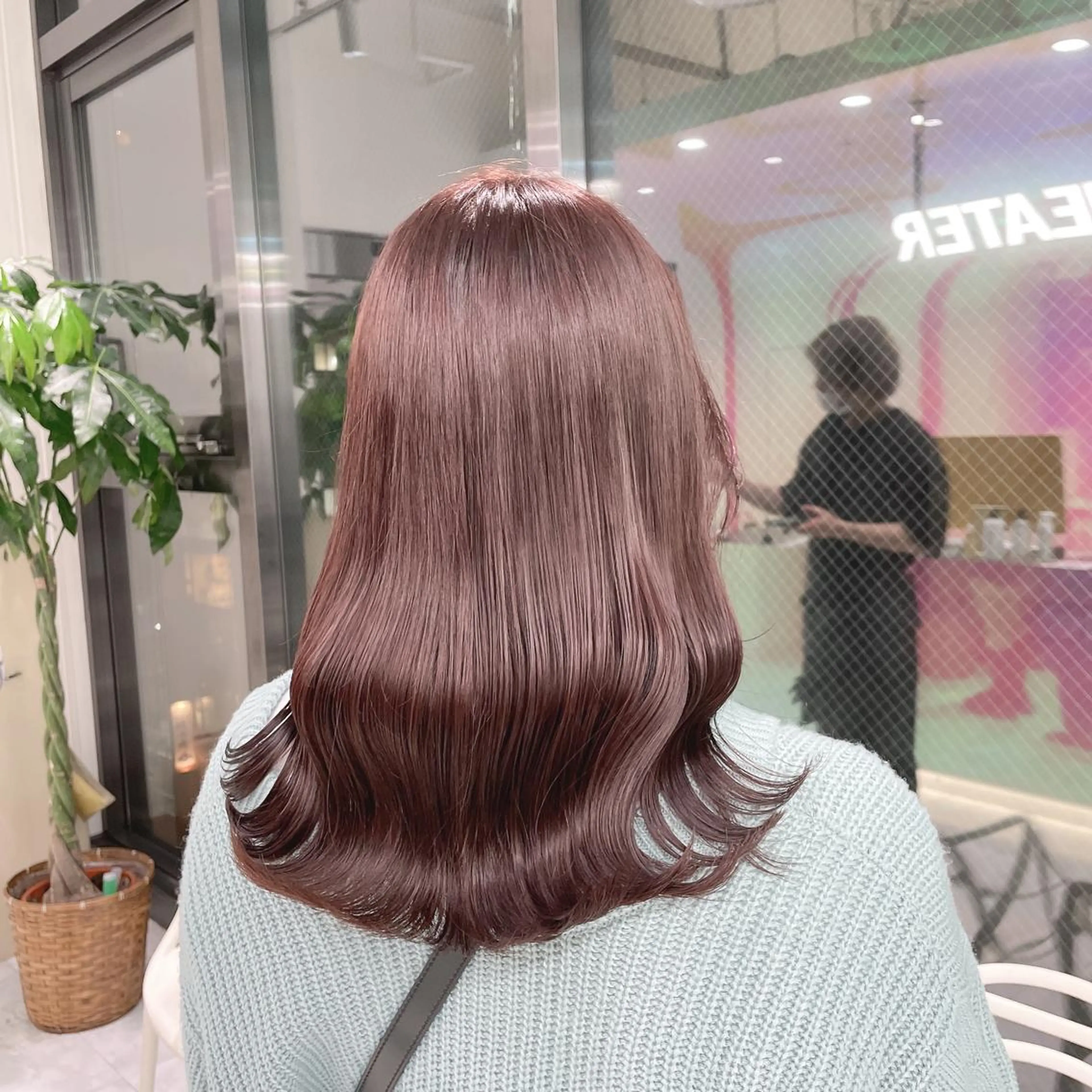 セミロング カラー ヘアアレンジ ベージュカラー 黒髪 ブリーチ ブルーカラー ブルーブラック カット ヘアカラー 韓国ヘア指名率 No. 1小堀京介のヘアスタイル