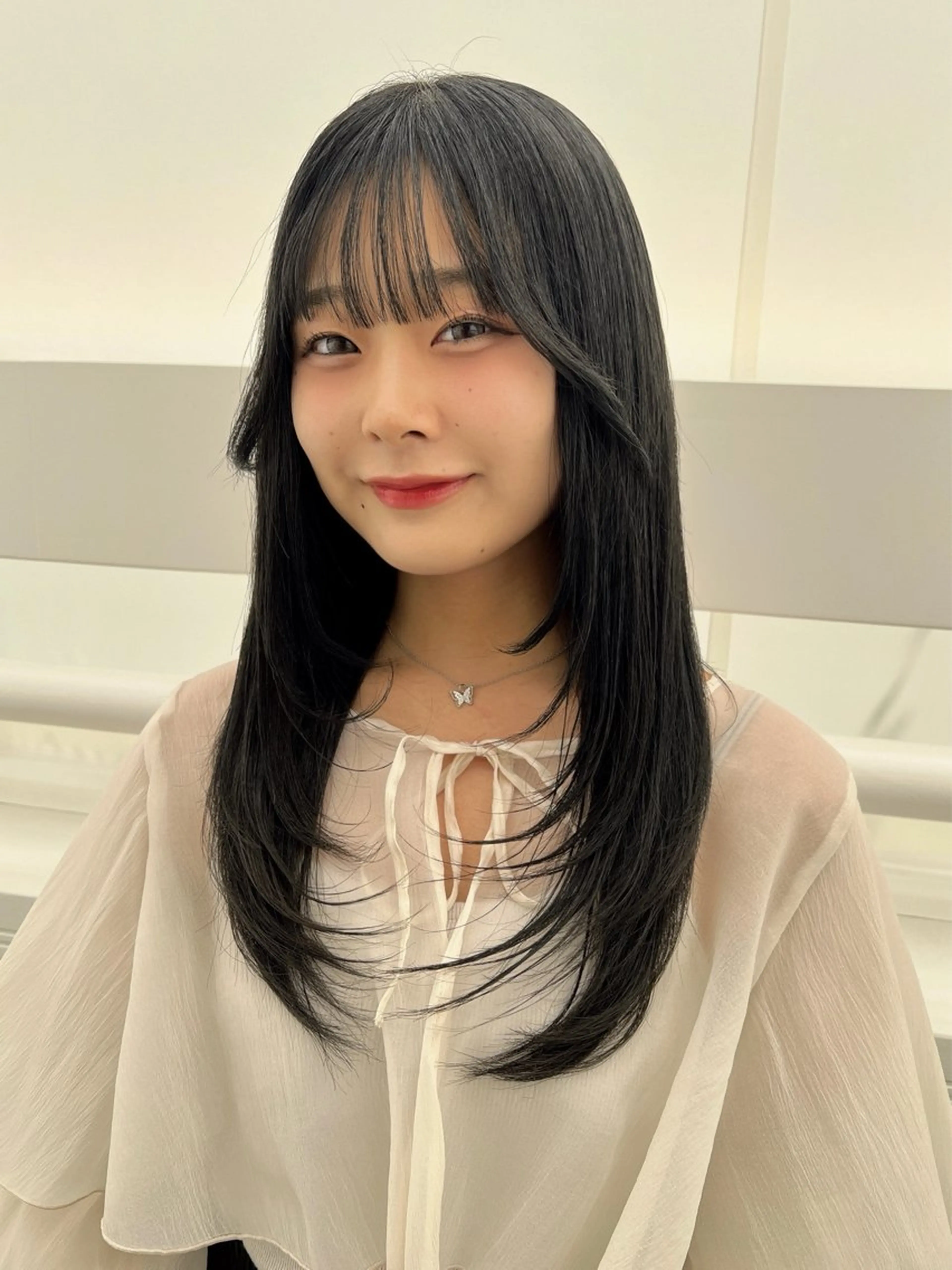 ロング カラー 黒髪 ブルーカラー ブルーブラック 透明感カラー 顔まわりレイヤー カット ヘアカラー トリートメント 💎透明感カラー特化 💎TAISEIのヘアスタイル