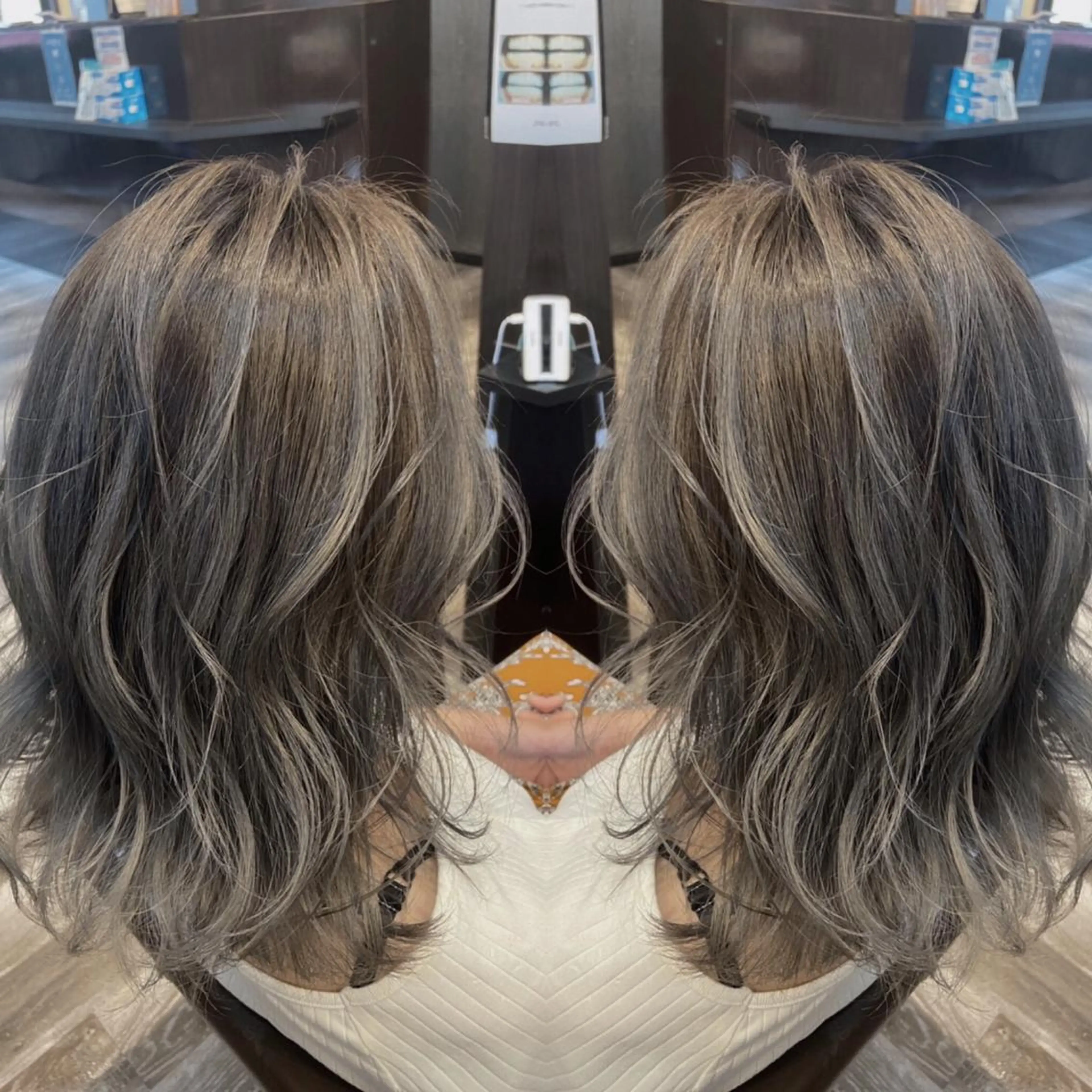 セミロング KIRA✩.*˚小川 仁美のヘアスタイル