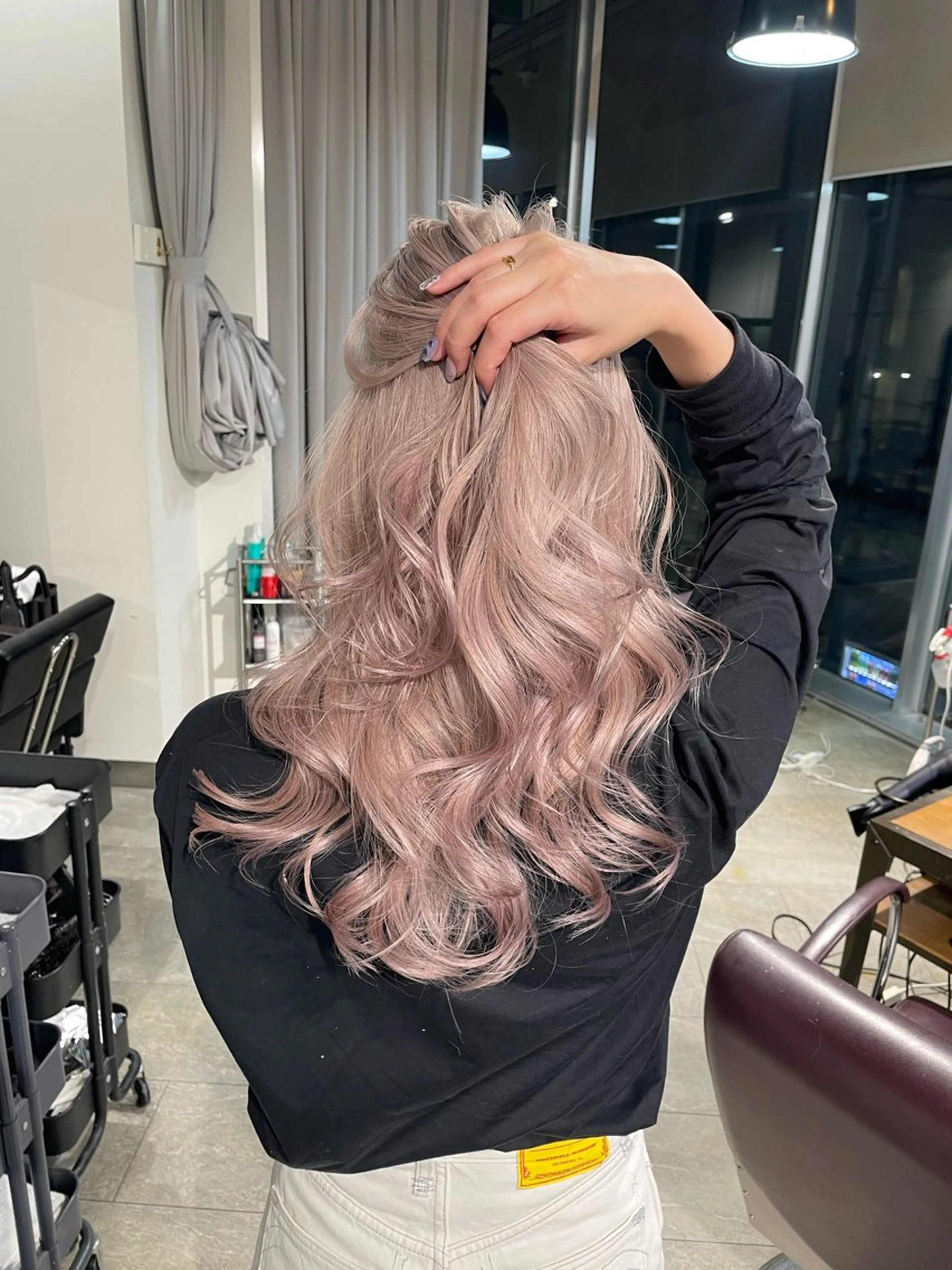 ロング カラー ブリーチ カット ヘアカラー トリートメント ヘアセット 💜ハイトーン💛 マジカルかいちゃんのヘアスタイル