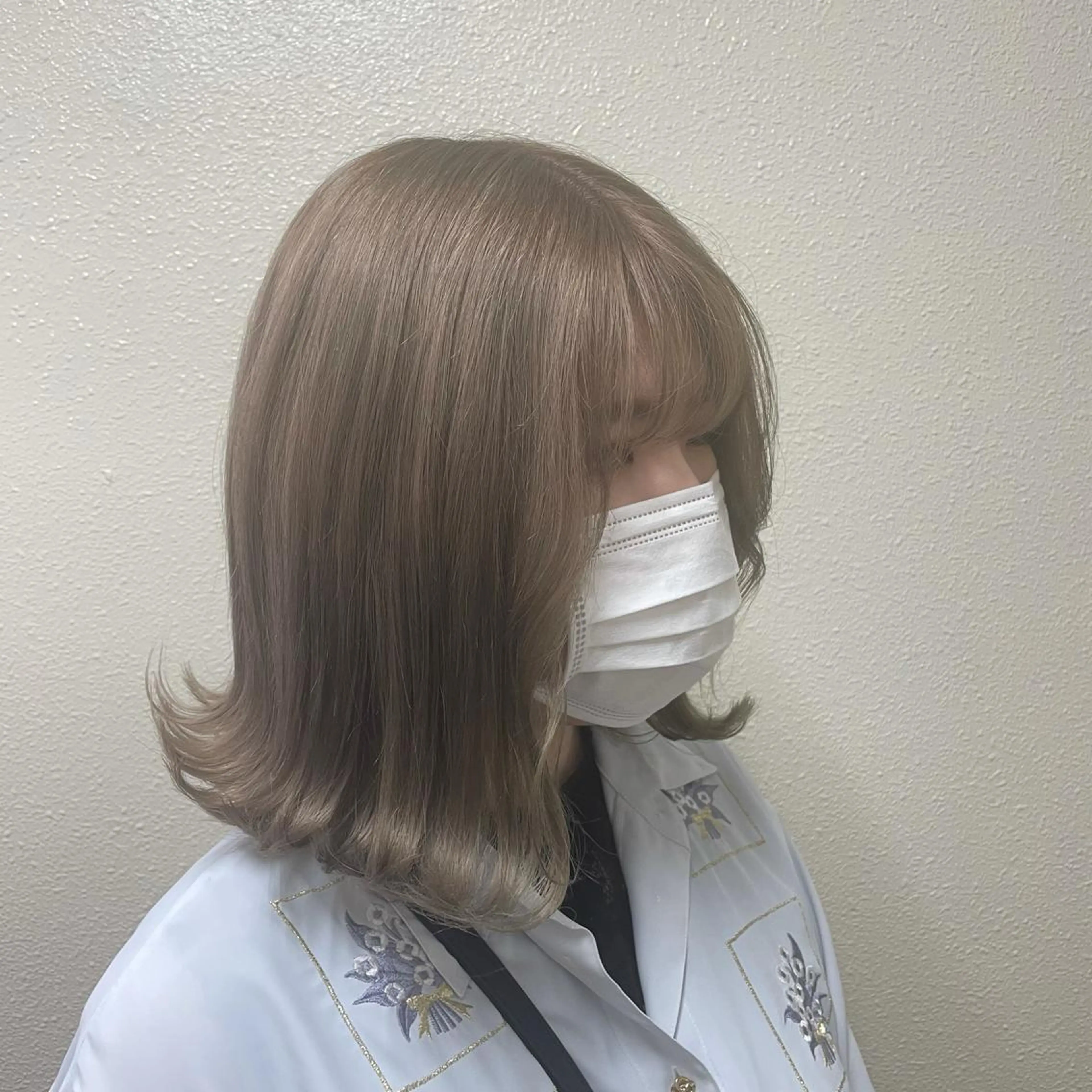 ミディアム カラー パーマ ヘアアレンジ メンズ キッズ ネイル マツエク・マツパ メンズブリーチ メンズハイライト メンズインナーカラー メンズ韓国風 ブリーチ 切りっぱなしヘアボブ ミディアムヘアRYOのヘアスタイル