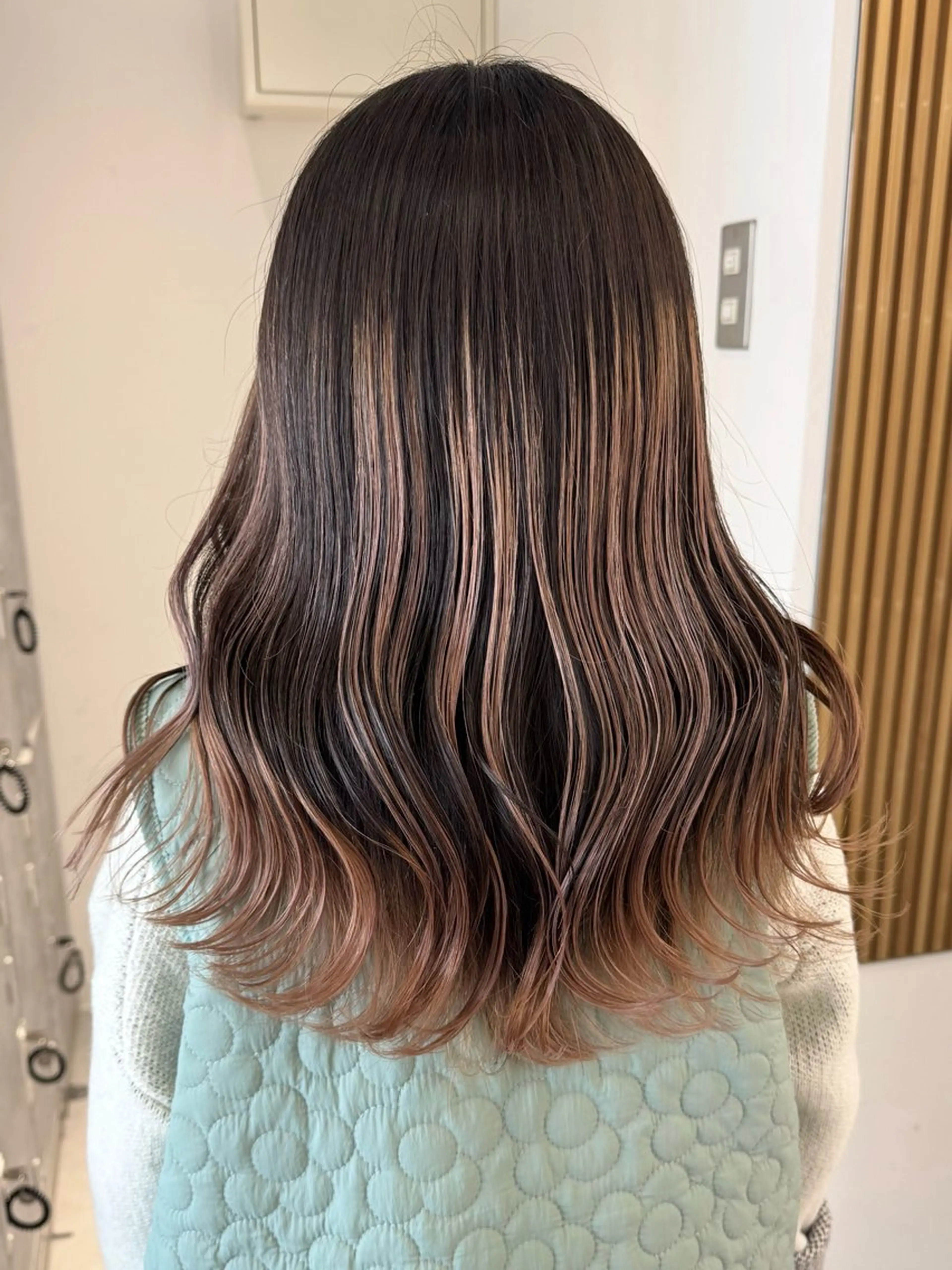 セミロング カラー 垢抜け/レイヤー/ ハイトーン/アスナのヘアスタイル