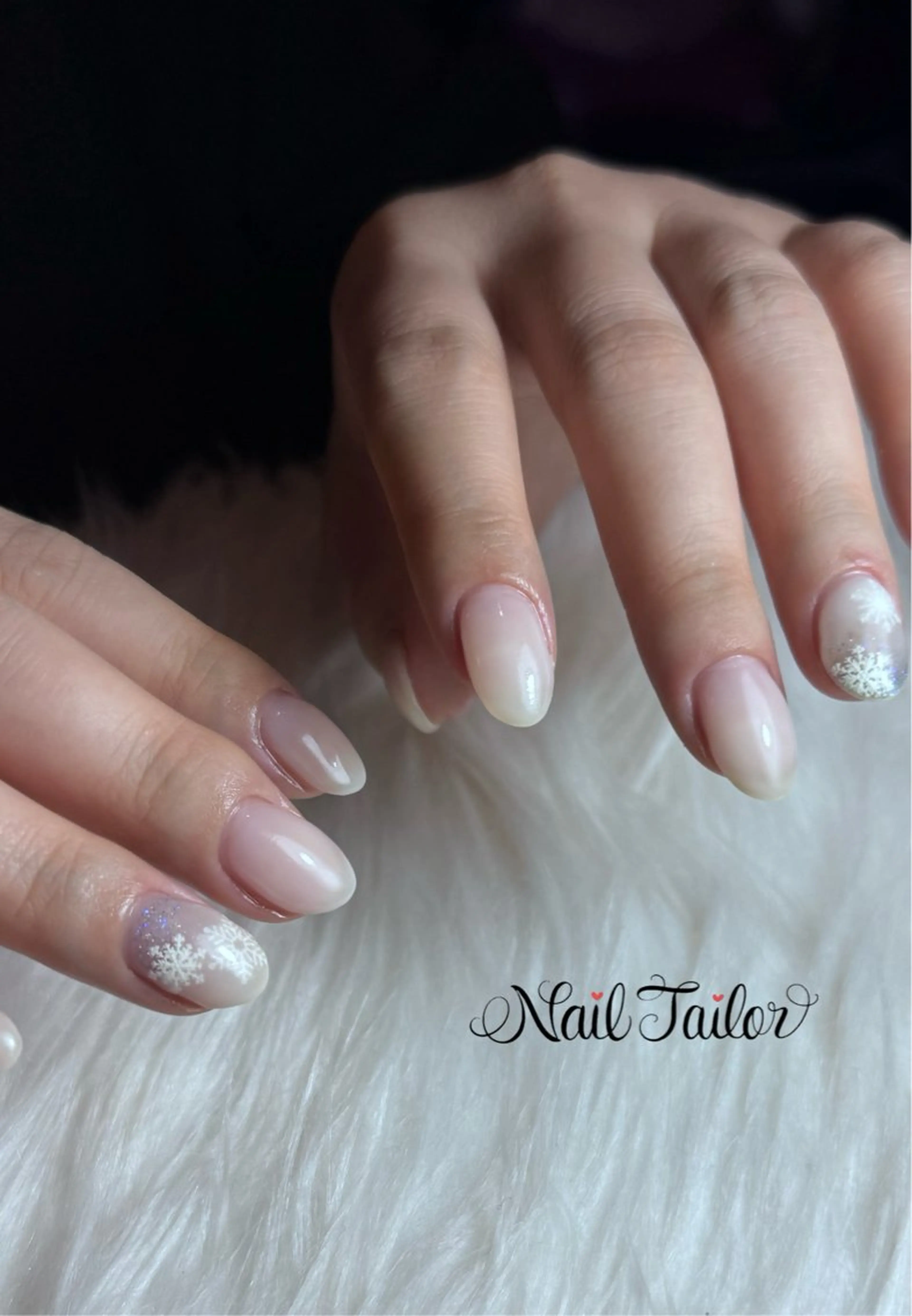 ネイル フラッシュネイル グラデーション ラメ(グリッター) ホワイト 冬ネイル ハンドネイル NailTailor ネイルテイラーのネイルデザイン