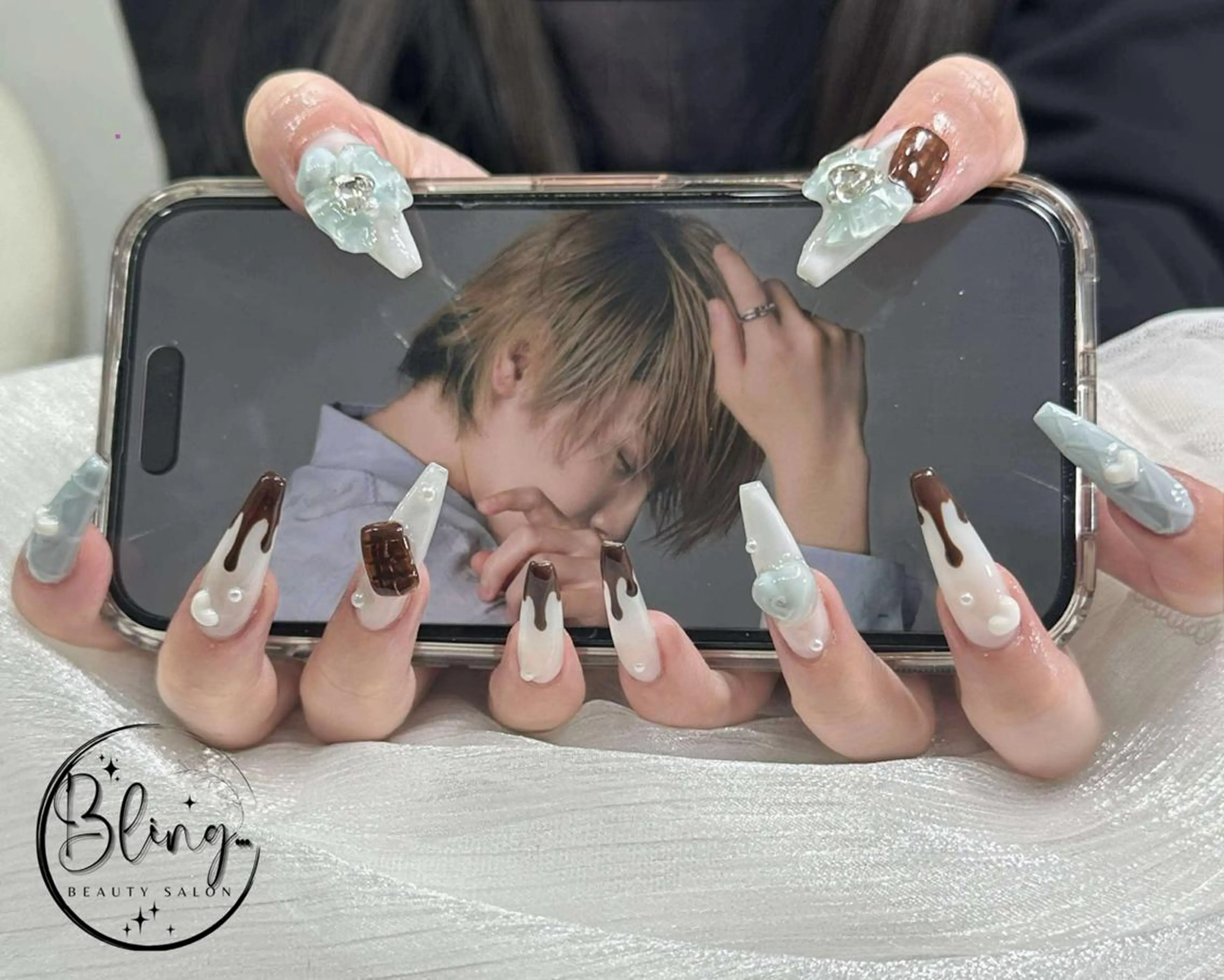 ロング 韓国風ヘア ハンドネイル 波 なみのネイルデザイン