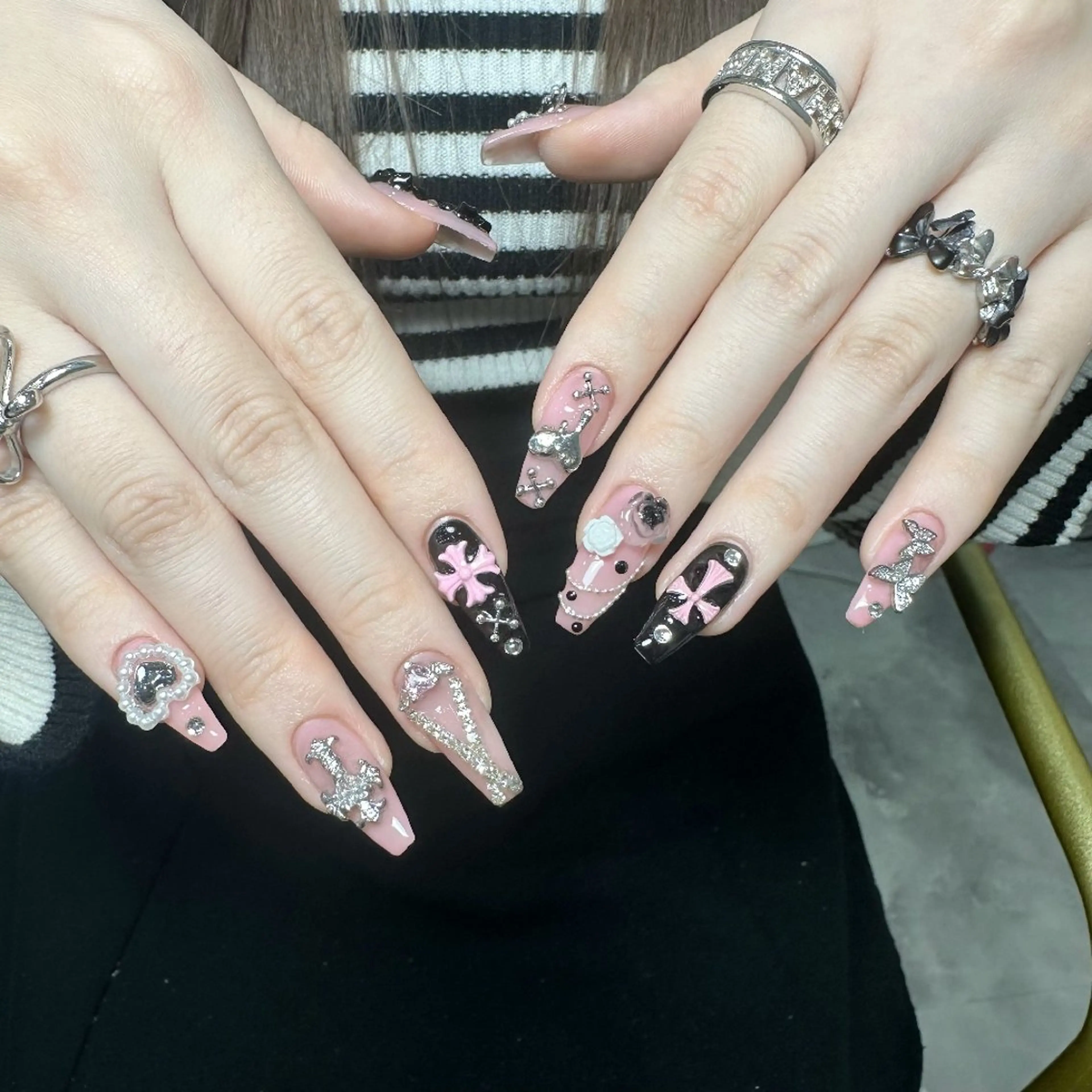 ネイル チークネイル 長さ出し フレンチネイル ジェルネイル キラキラネイル ハンドネイル UM Nail Salonのネイルデザイン