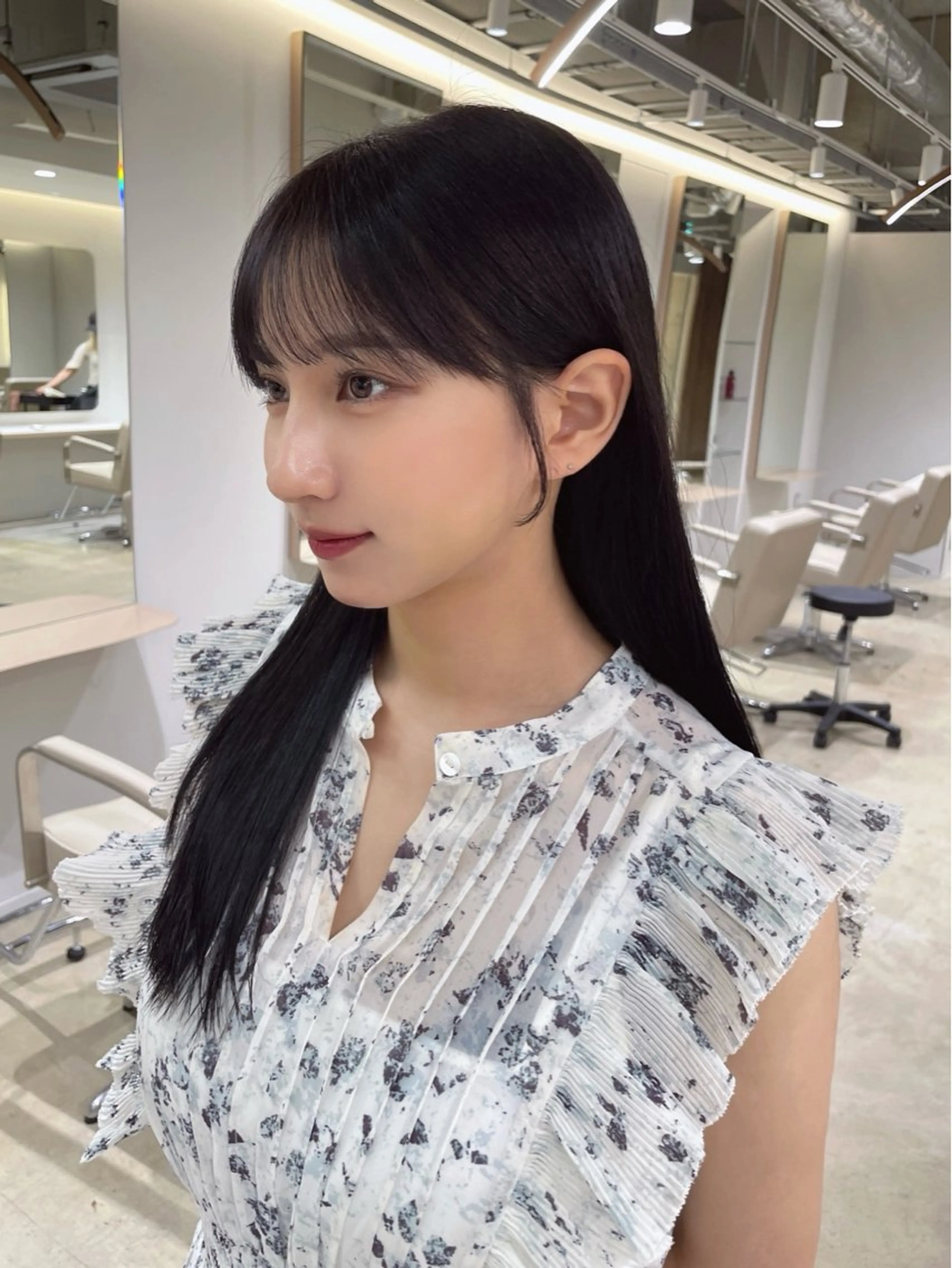 ロング カット ヘアカラー トリートメント レイヤーカット 新川栄一朗のヘアスタイル