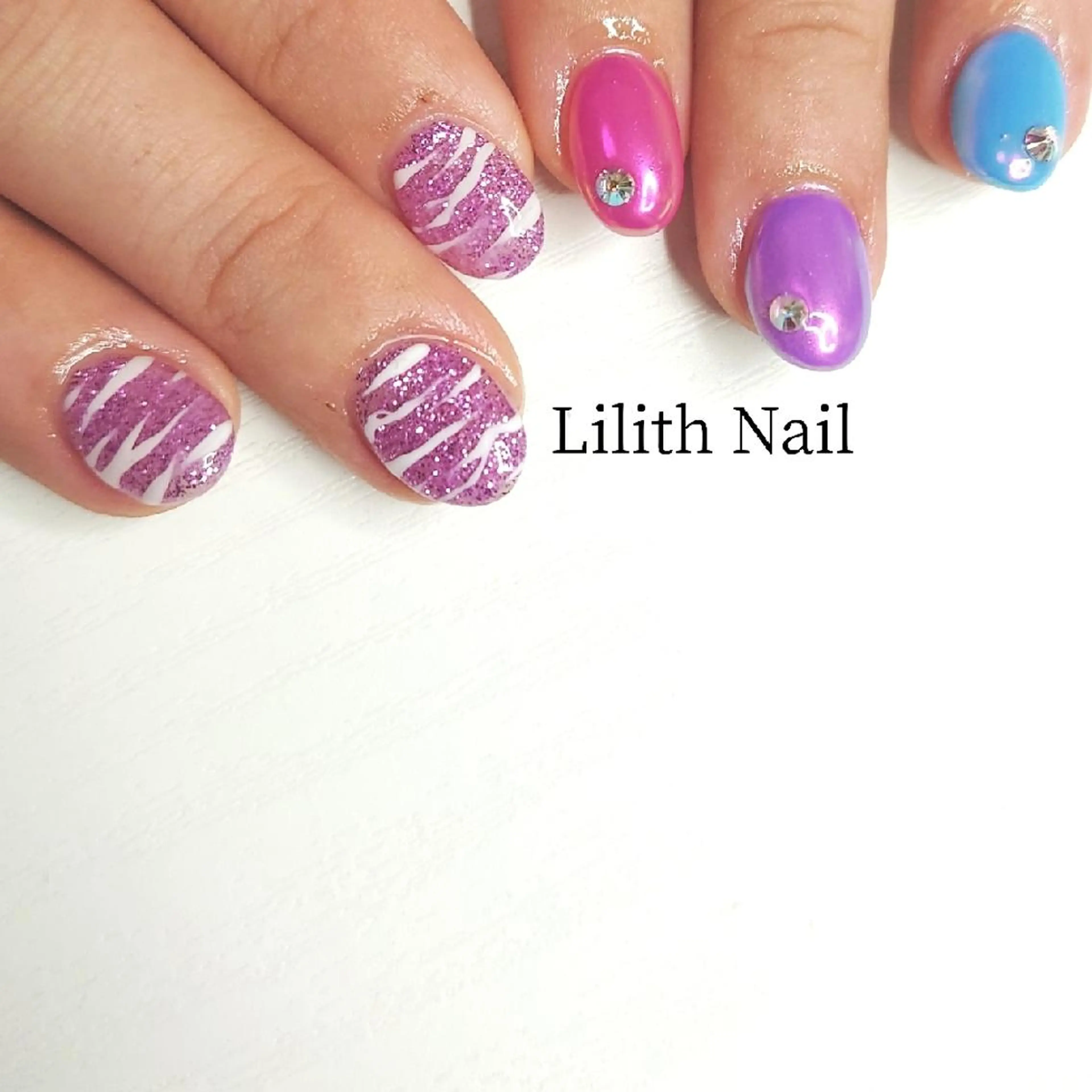 ネイル ストーンネイル ハンドネイル Lilith Nailのネイルデザイン