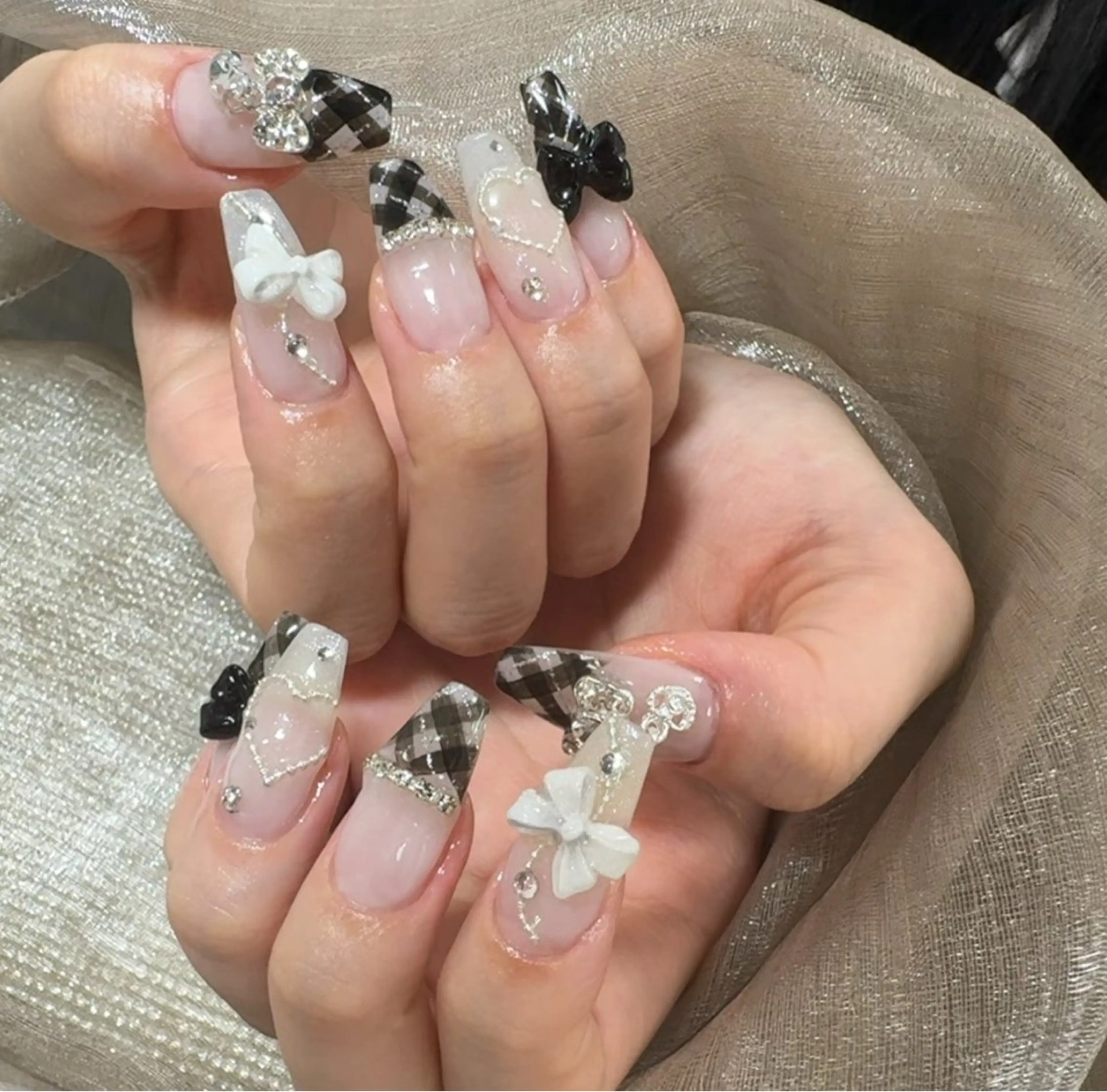 ネイル オーロラネイル フレンチネイル グラデーション 氷ネイル・うるうるネイル キラキラネイル ハンドネイル H.baby Nail Salonのネイルデザイン