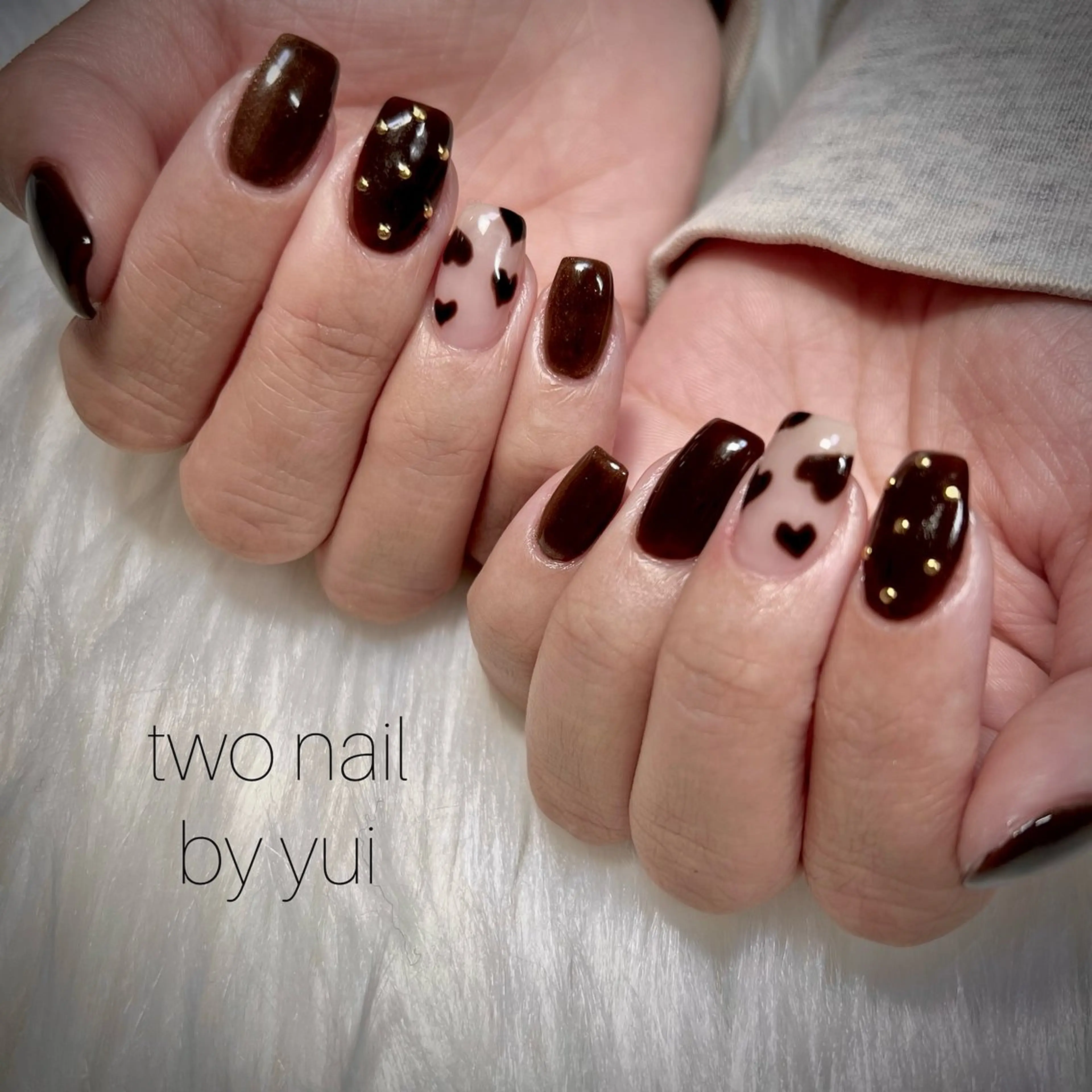 ネイル アートネイル ブラウン ネイルチップ ホワイト ハンドネイル two nailのネイルデザイン