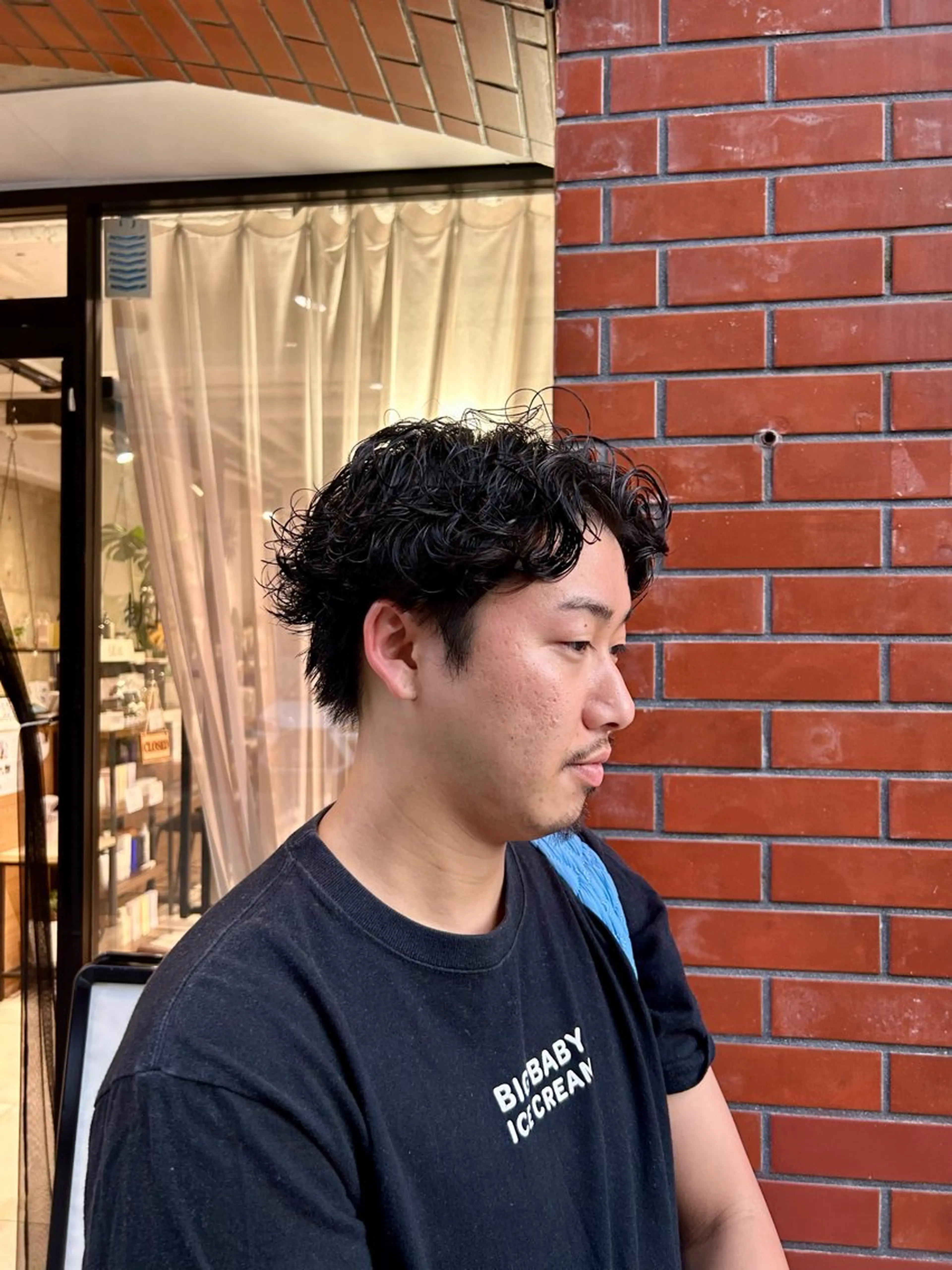 パーマ メンズ センターパート メンズパーマ カット パーマ 保坂 駿太郎のヘアスタイル