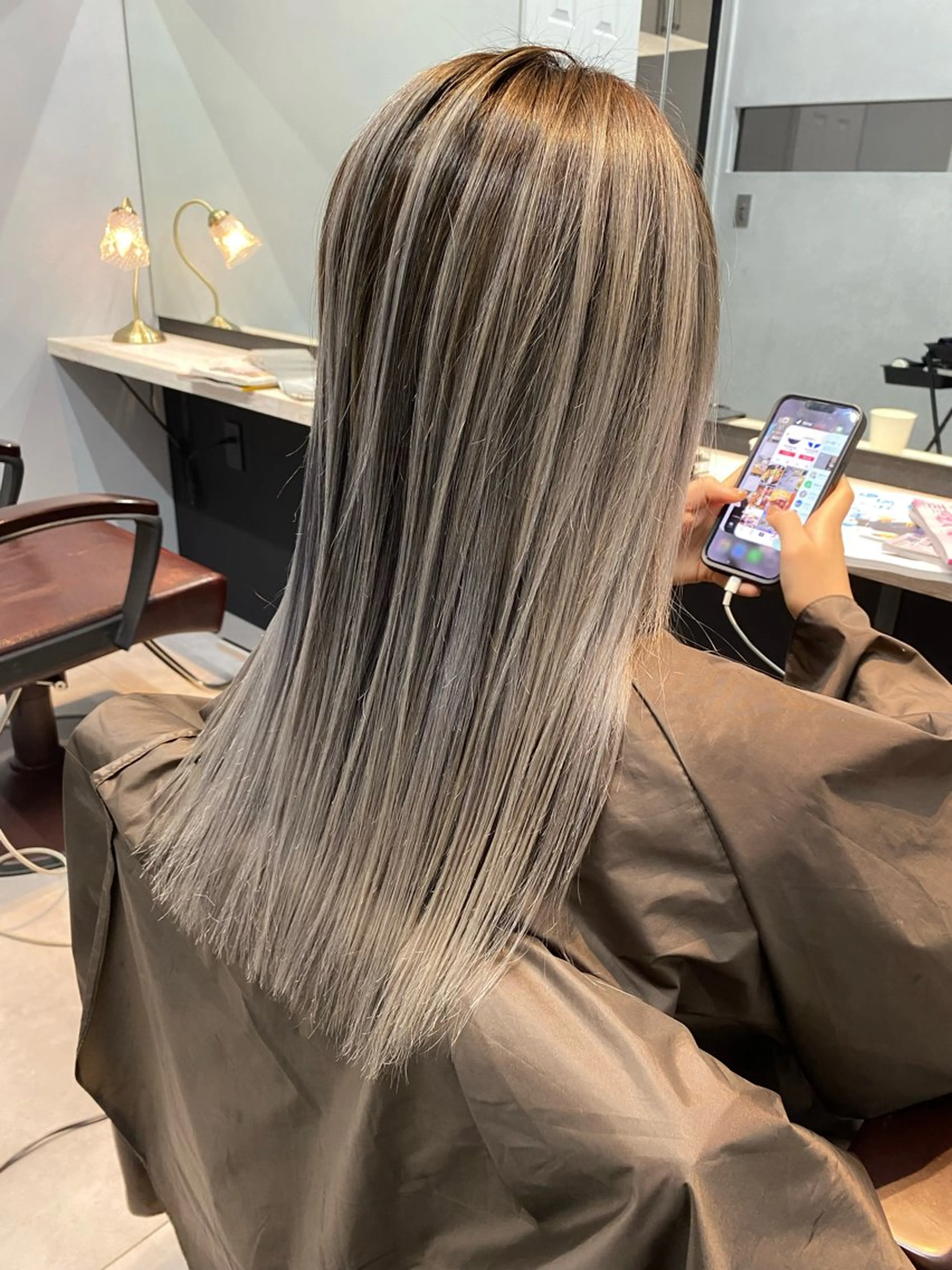 セミロング ヘアカラー ✨デザインカラー✨ ✂️kouki✂️のヘアスタイル