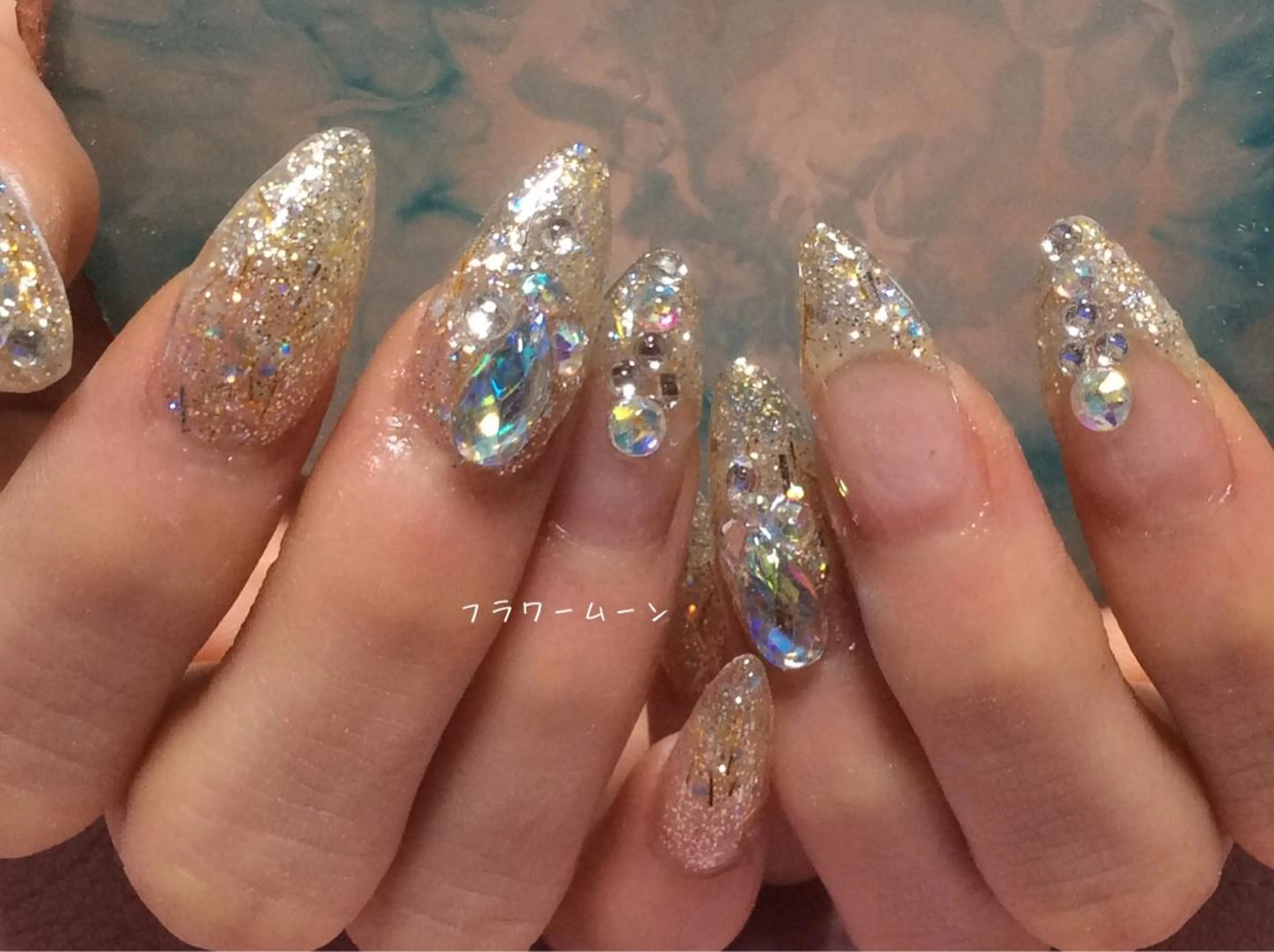 ネイル フラワー ムーンのネイルデザイン