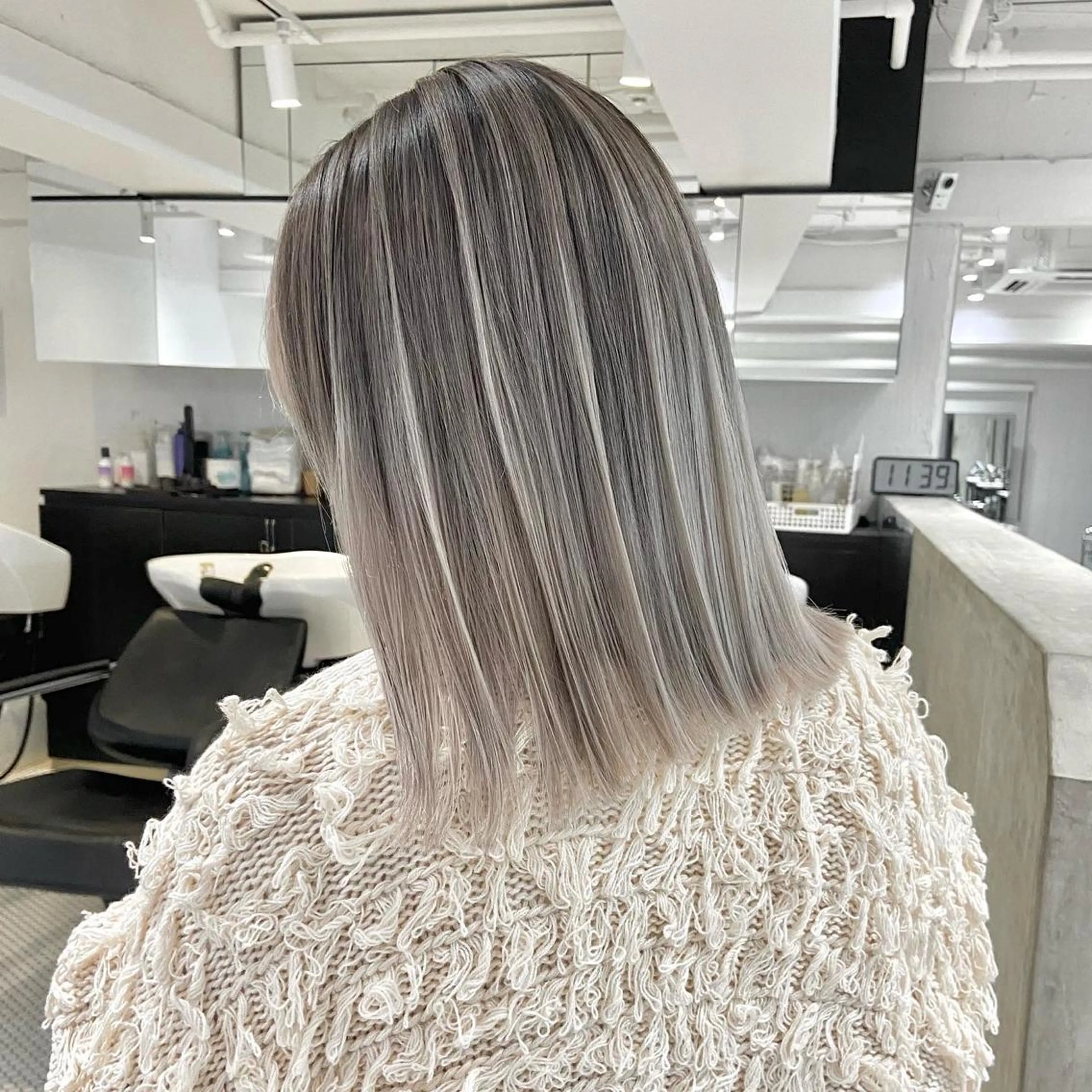 セミロング レイヤーカット salowin渋谷joule店所属・朝倉 啓太のヘアスタイル