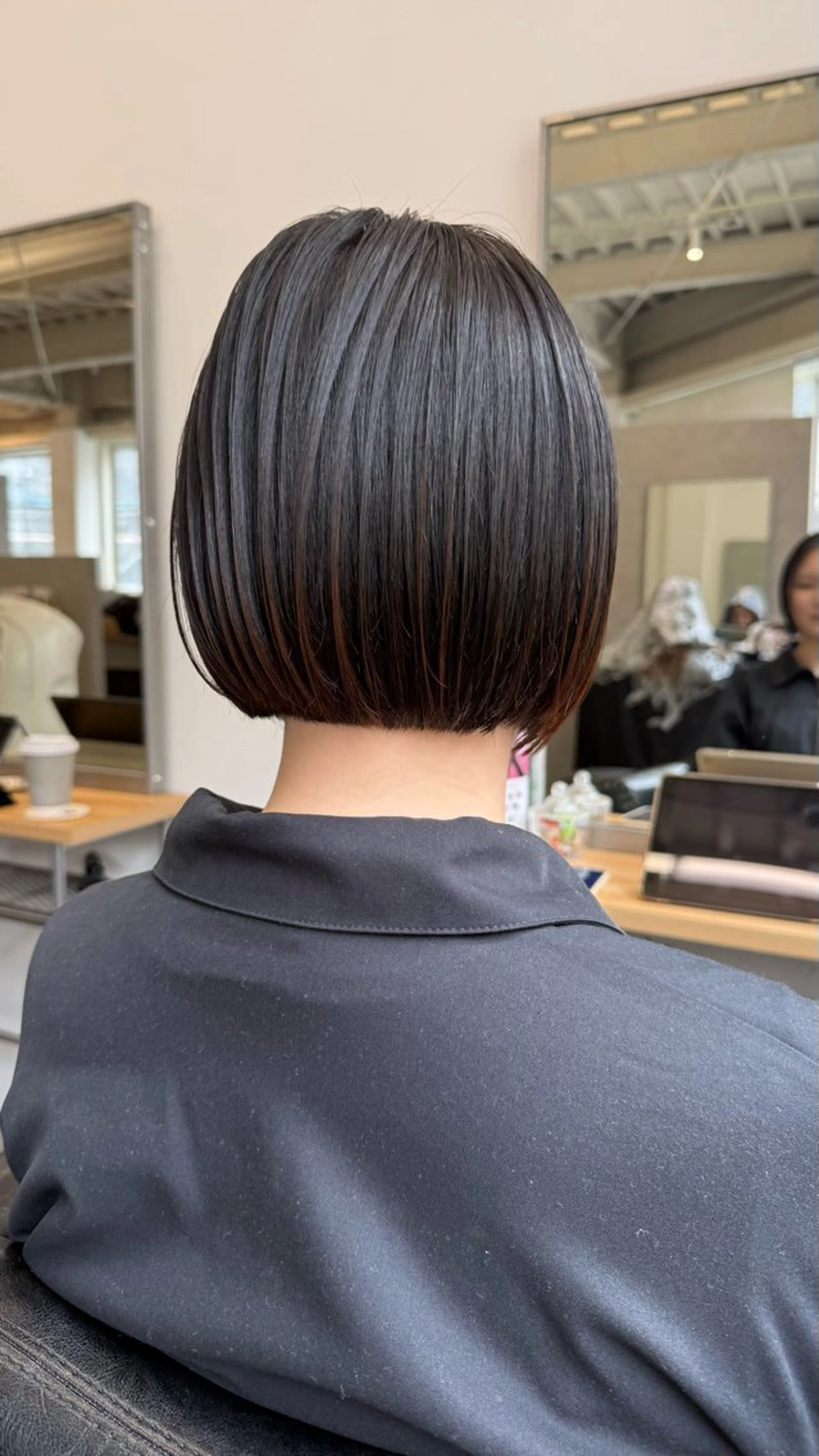 ショート 前下がりボブ ボブ カット バレイヤージュモデル 募集👒ヨンスクのヘアスタイル