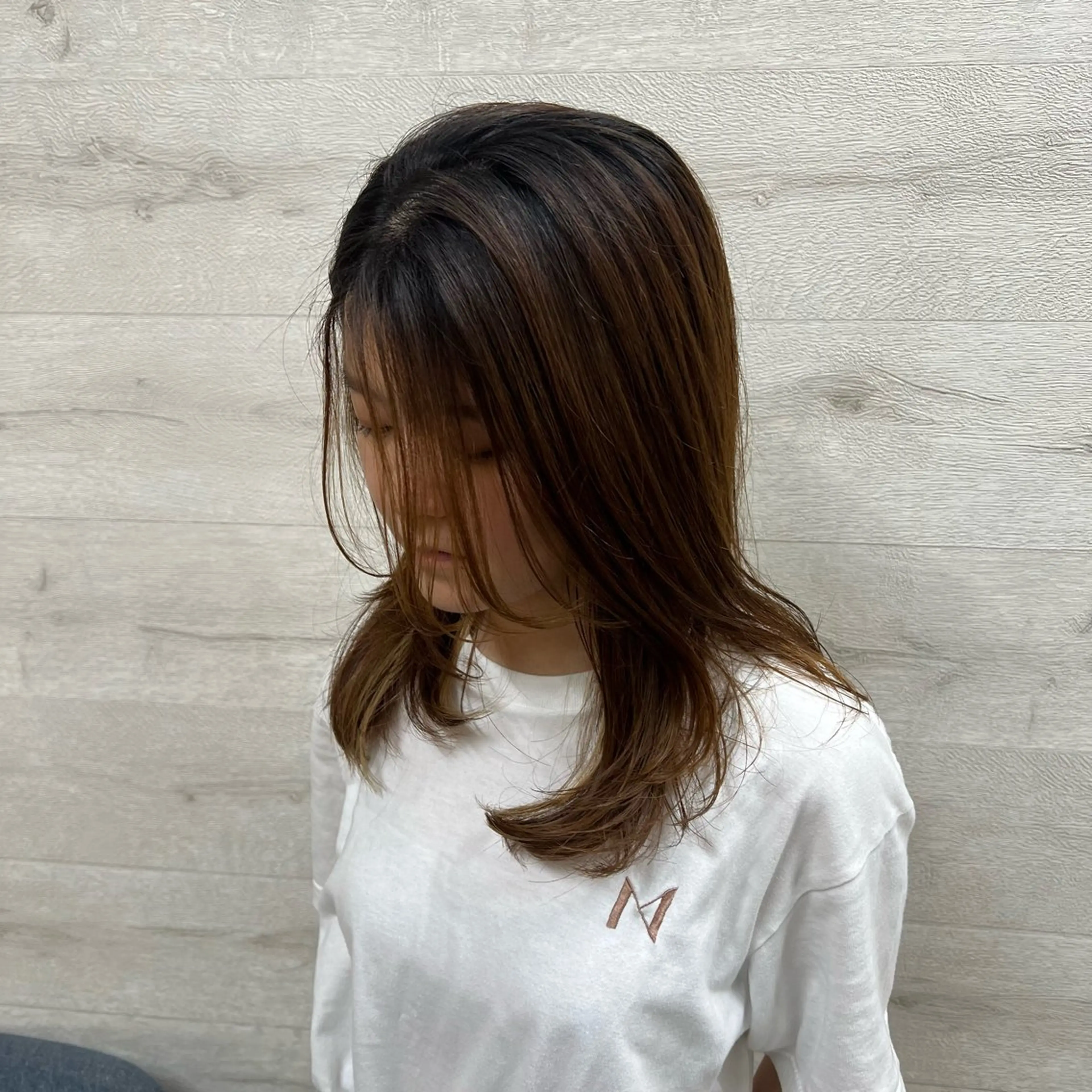 セミロング レイヤーカット 濱地 美乃理のヘアスタイル